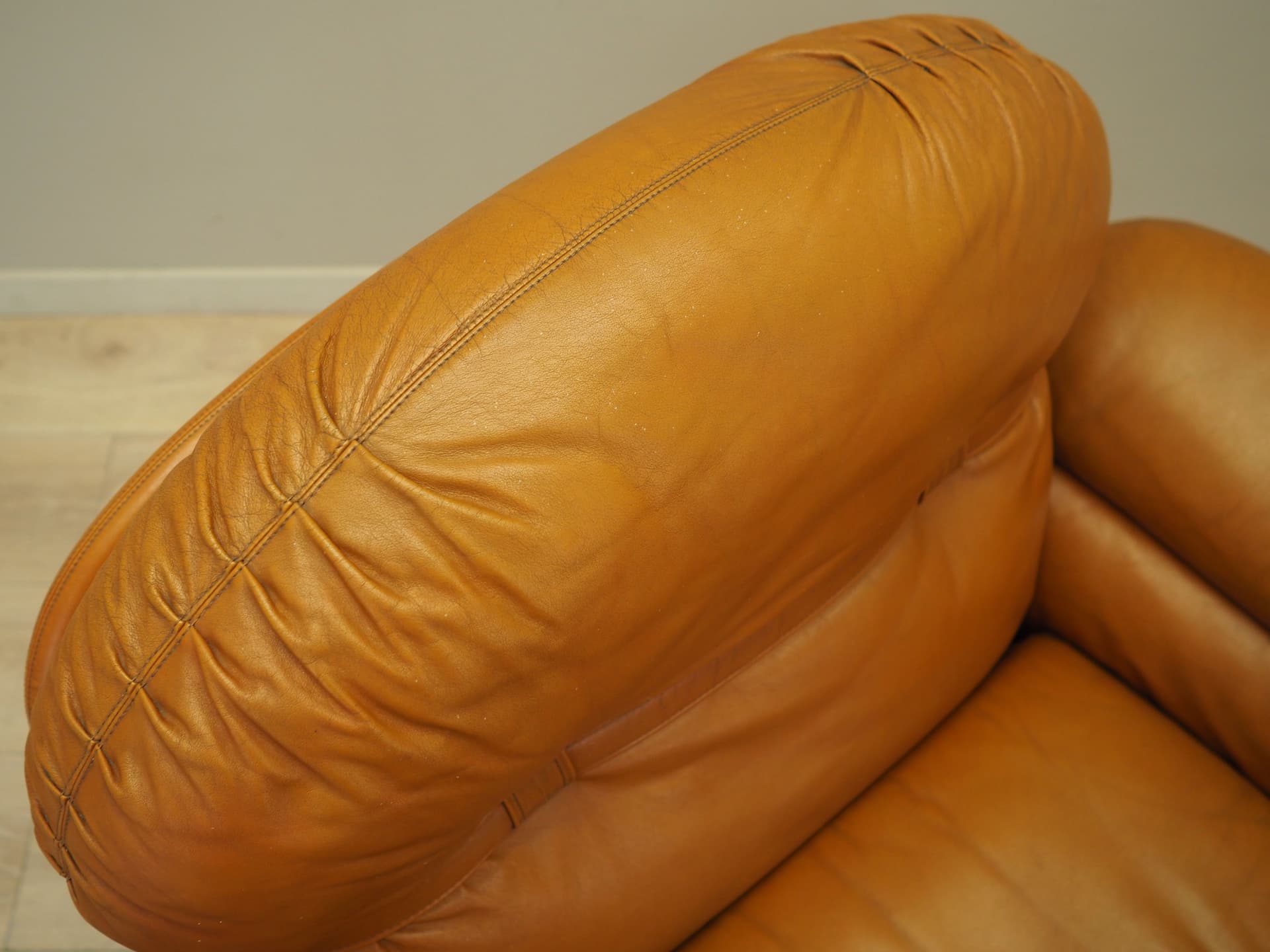 Armchair Space Age, orange natural leather, Italy, 1960s. - 81392