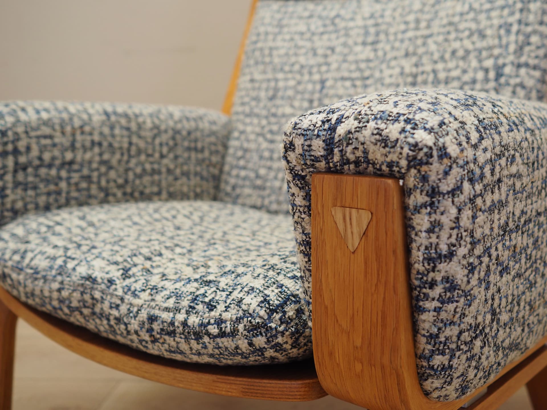 Fotel 501-A, niebieski, wełna, dąb, proj. H. J. Wegner, Getama, Dania, lata 60. - 81465