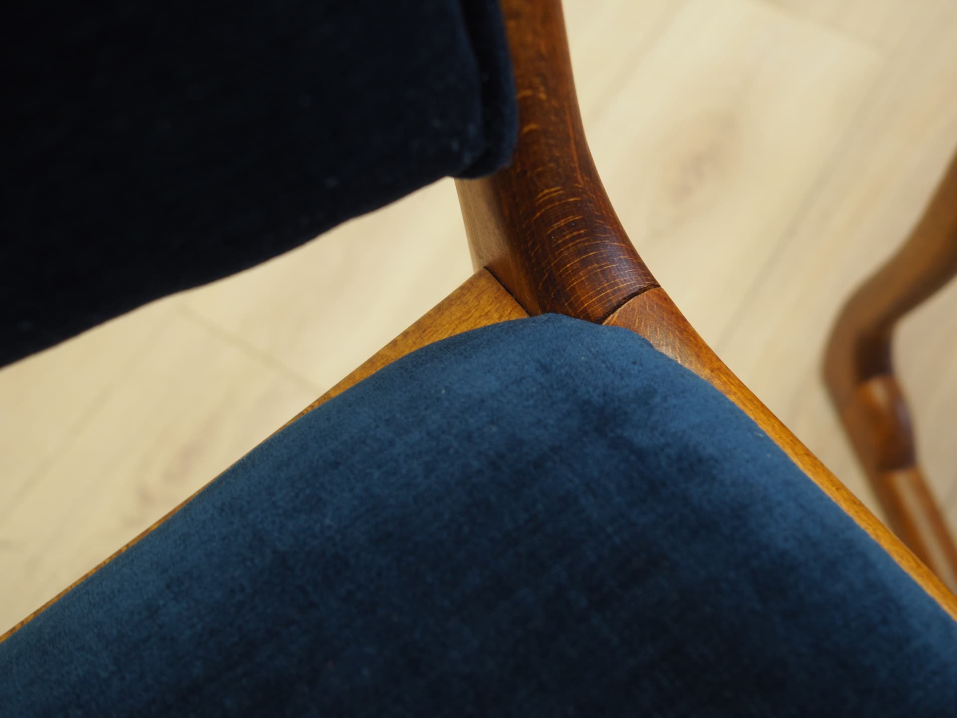 Komplet czterech krzeseł, velvet granatowy, buk, Dania, lata 50. - 81503