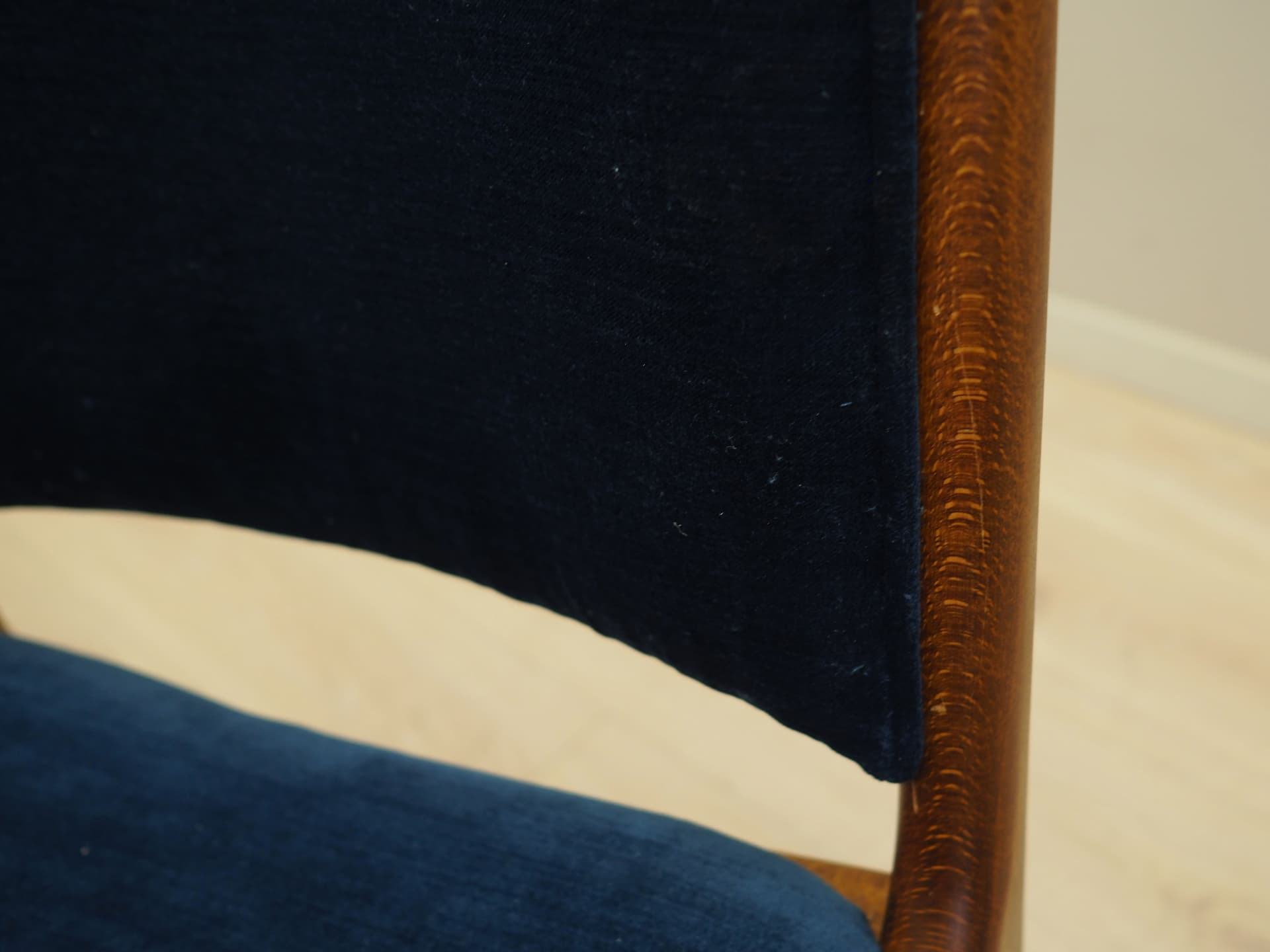 Komplet czterech krzeseł, velvet granatowy, buk, Dania, lata 50. - 81502