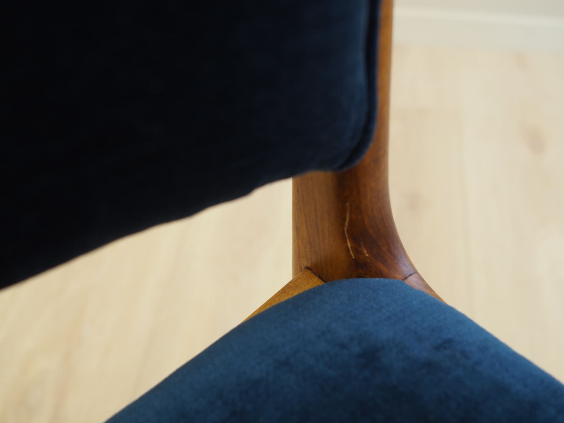 Komplet czterech krzeseł, velvet granatowy, buk, Dania, lata 50. - 81500