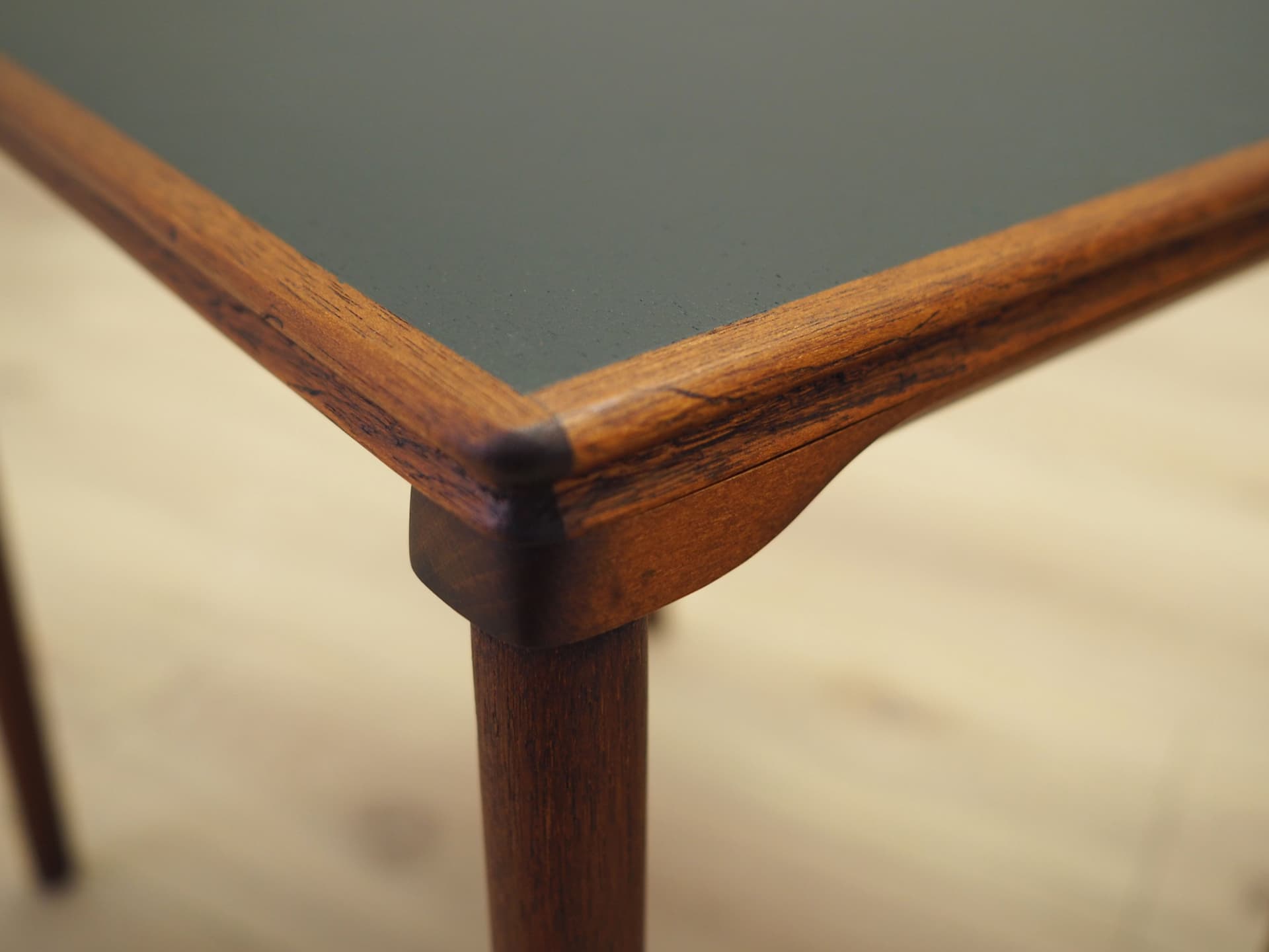 Komplet stolików pomocniczych, blat czarny, teak, Dania, lata 70. - 81648