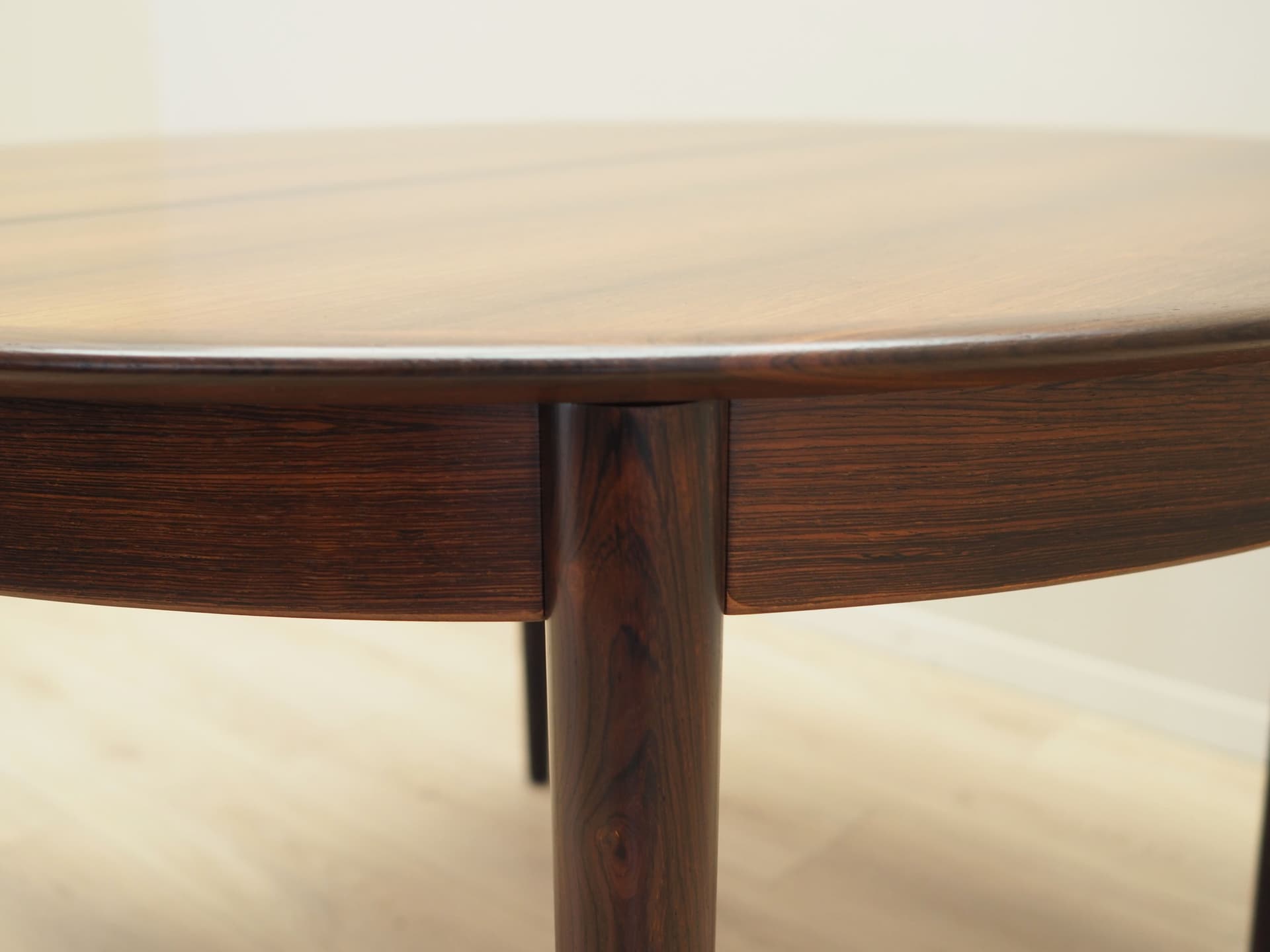 Round dining table, brown rosewood, Skovby Møbelfabrik, Denmark, 1970s. - 81723