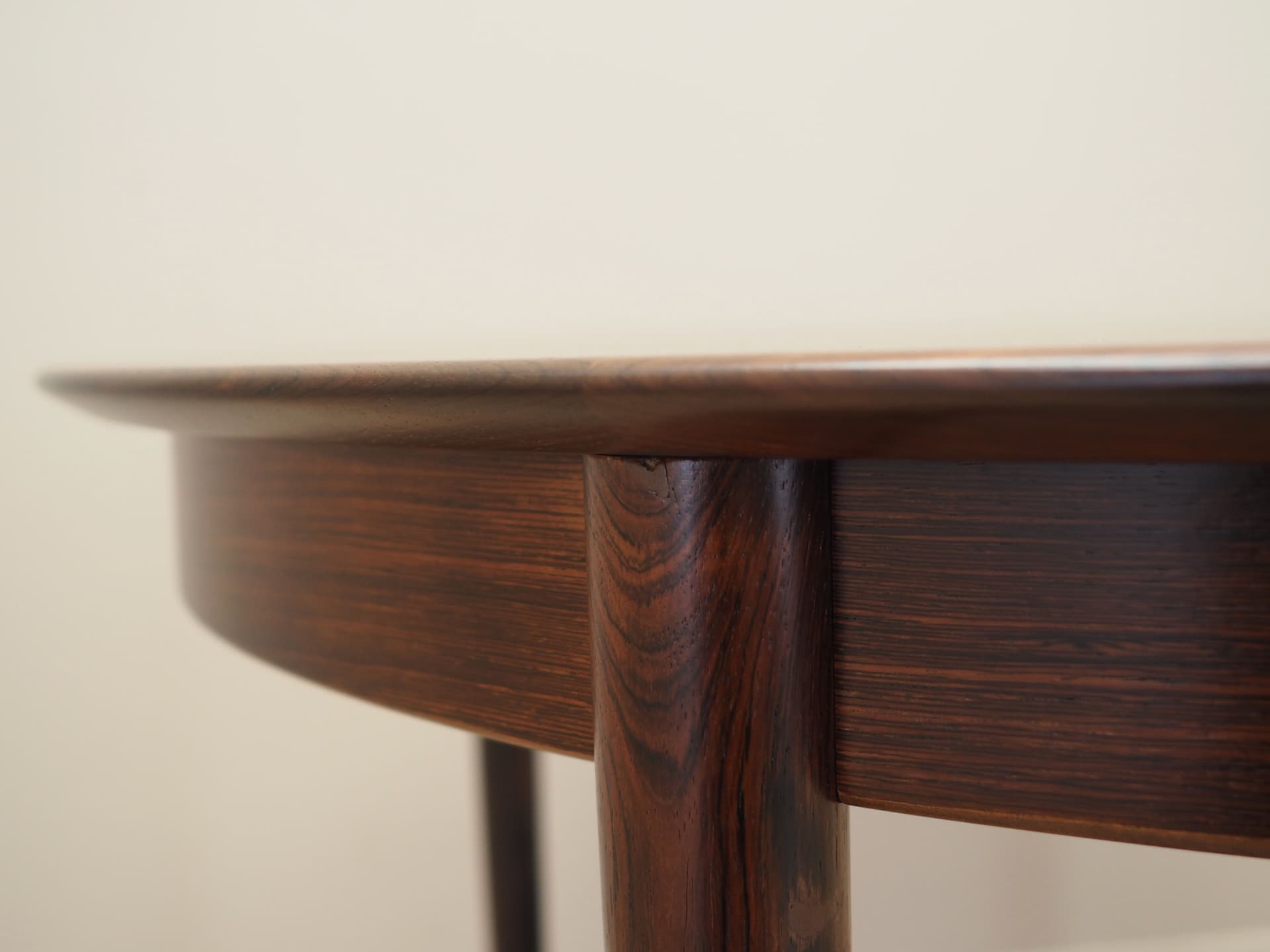 Round dining table, brown rosewood, Skovby Møbelfabrik, Denmark, 1970s. - 81722