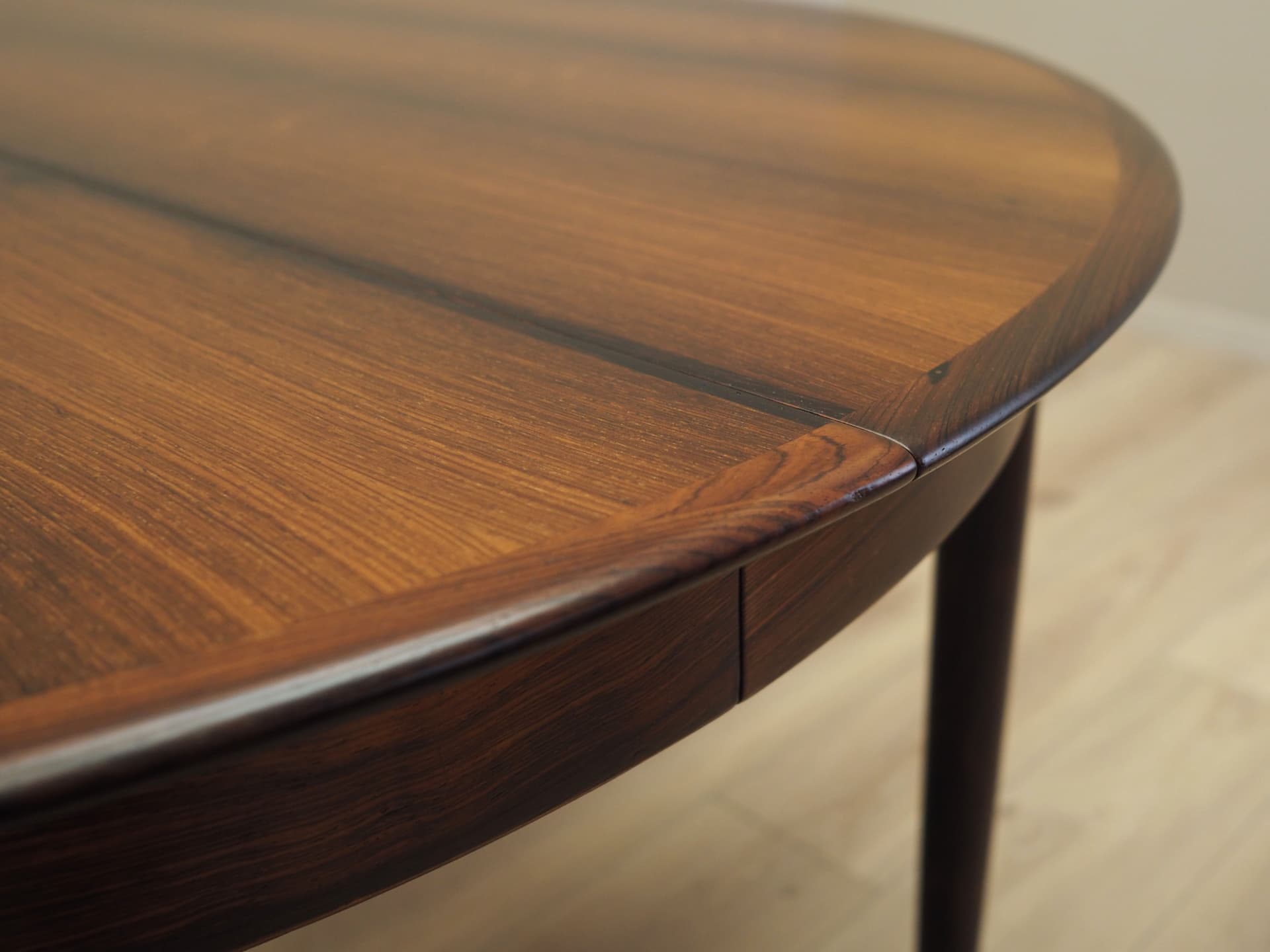 Round dining table, brown rosewood, Skovby Møbelfabrik, Denmark, 1970s. - 81724