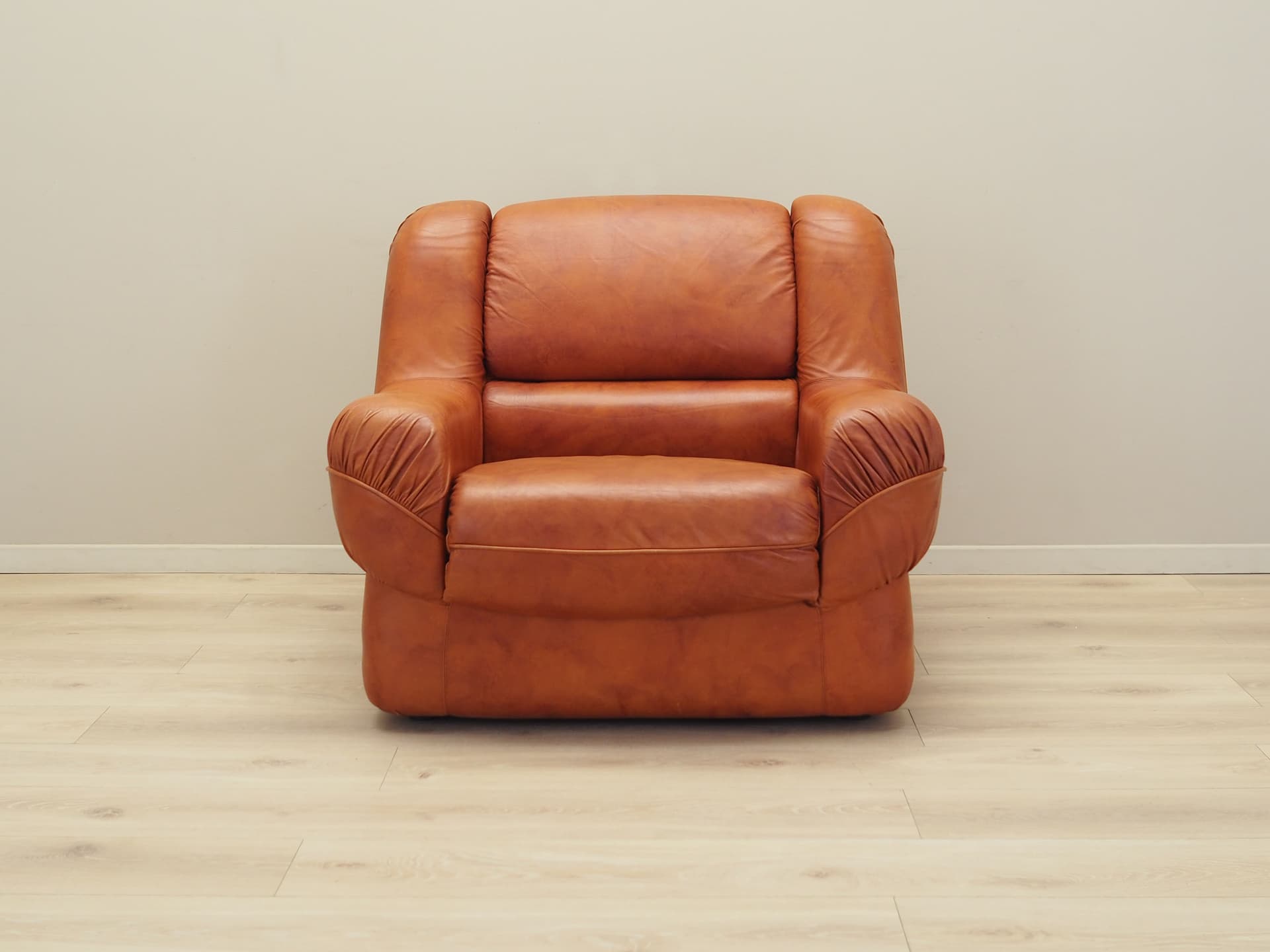 Armchair Space Age, orange natural leather, plastic, Mimo Padova, Italy, 1970s. - 81854