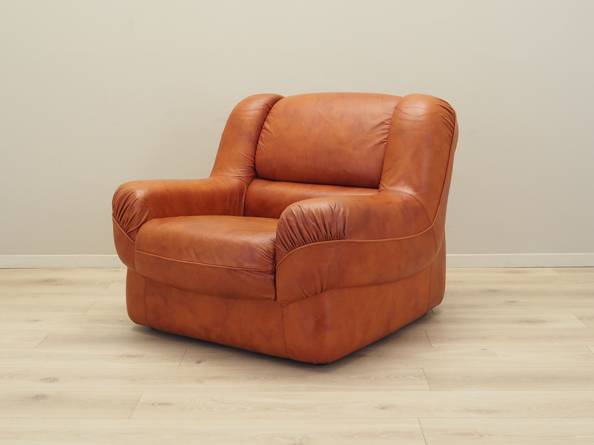 Armchair Space Age, orange natural leather, plastic, Mimo Padova, Italy, 1970s. - 81853