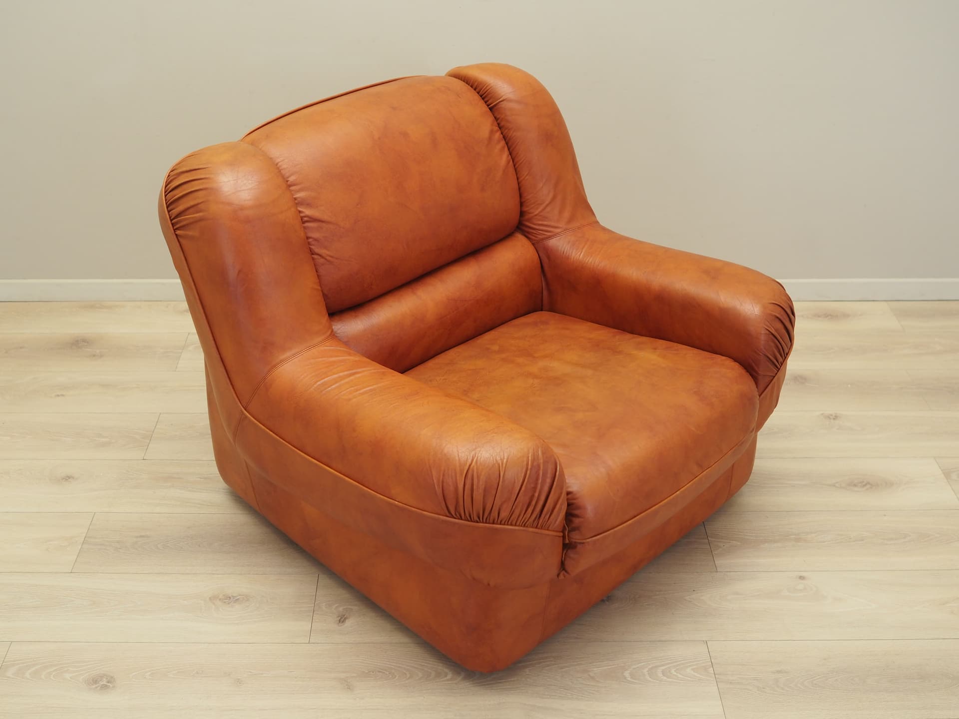 Armchair Space Age, orange natural leather, plastic, Mimo Padova, Italy, 1970s. - 81857