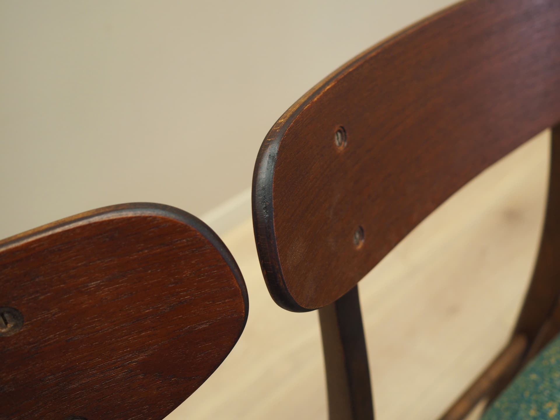 Komplet czterech krzeseł, teak jasnobrązowy, tkanina zielona, Dania, lata 70. - 82044