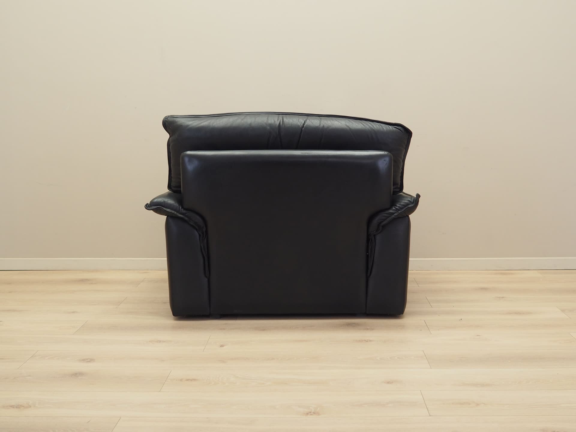 Fotel, czarny, skóra naturalna, Włochy, lata 60. - 82083