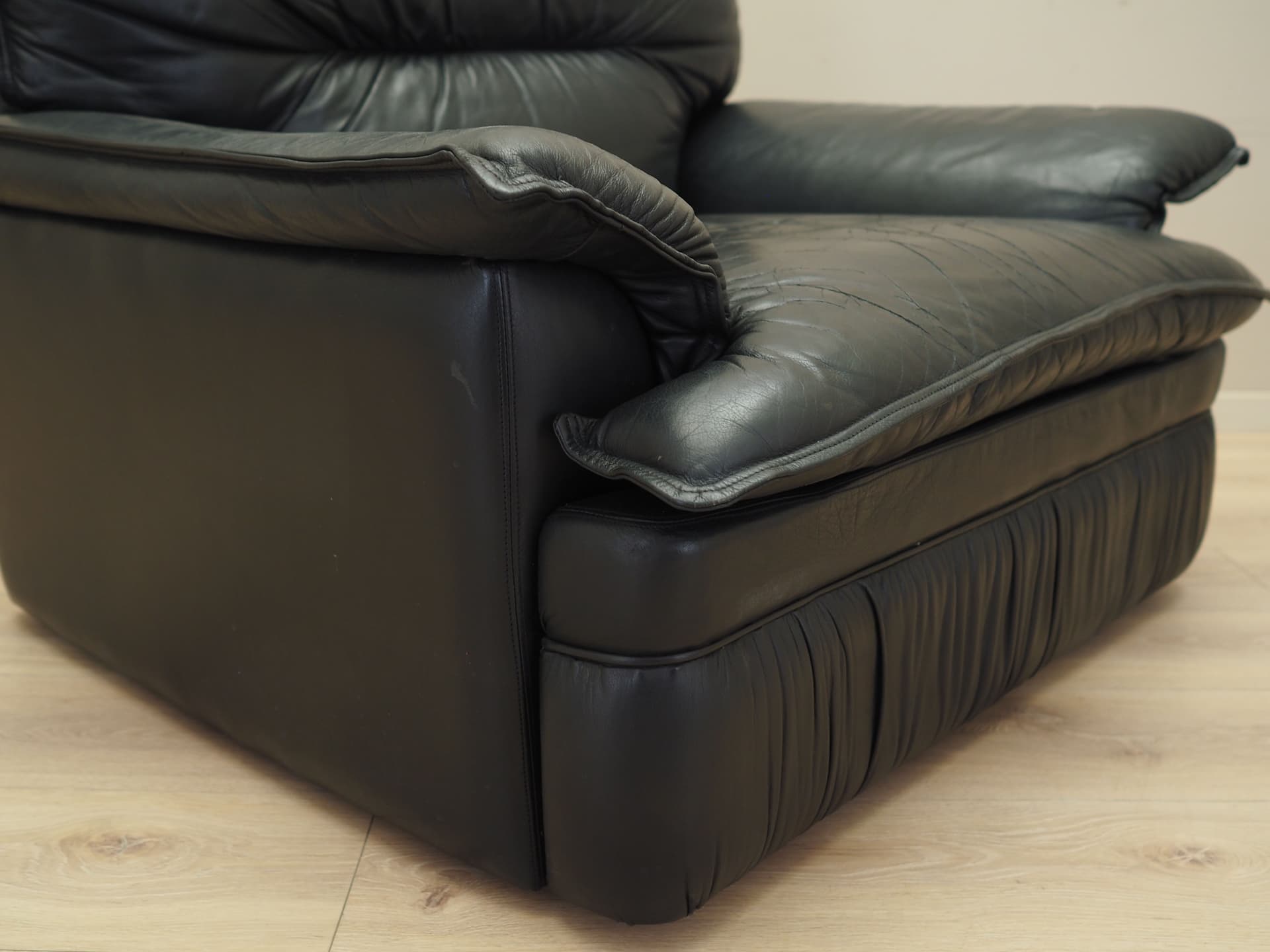 Fotel, czarny, skóra naturalna, Włochy, lata 60. - 82091