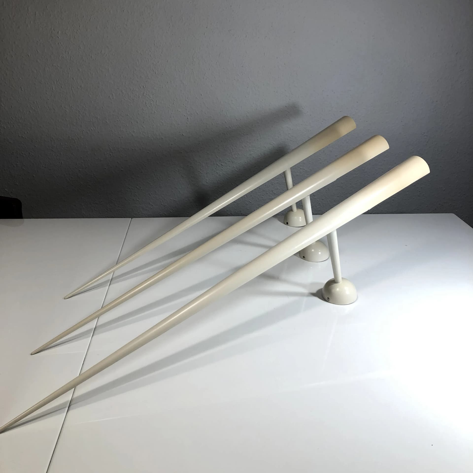 Komplet trzech kinkietów Trylon, ivory white, metal, proj. G. Derrain, Włochy, lata 80. - 82158