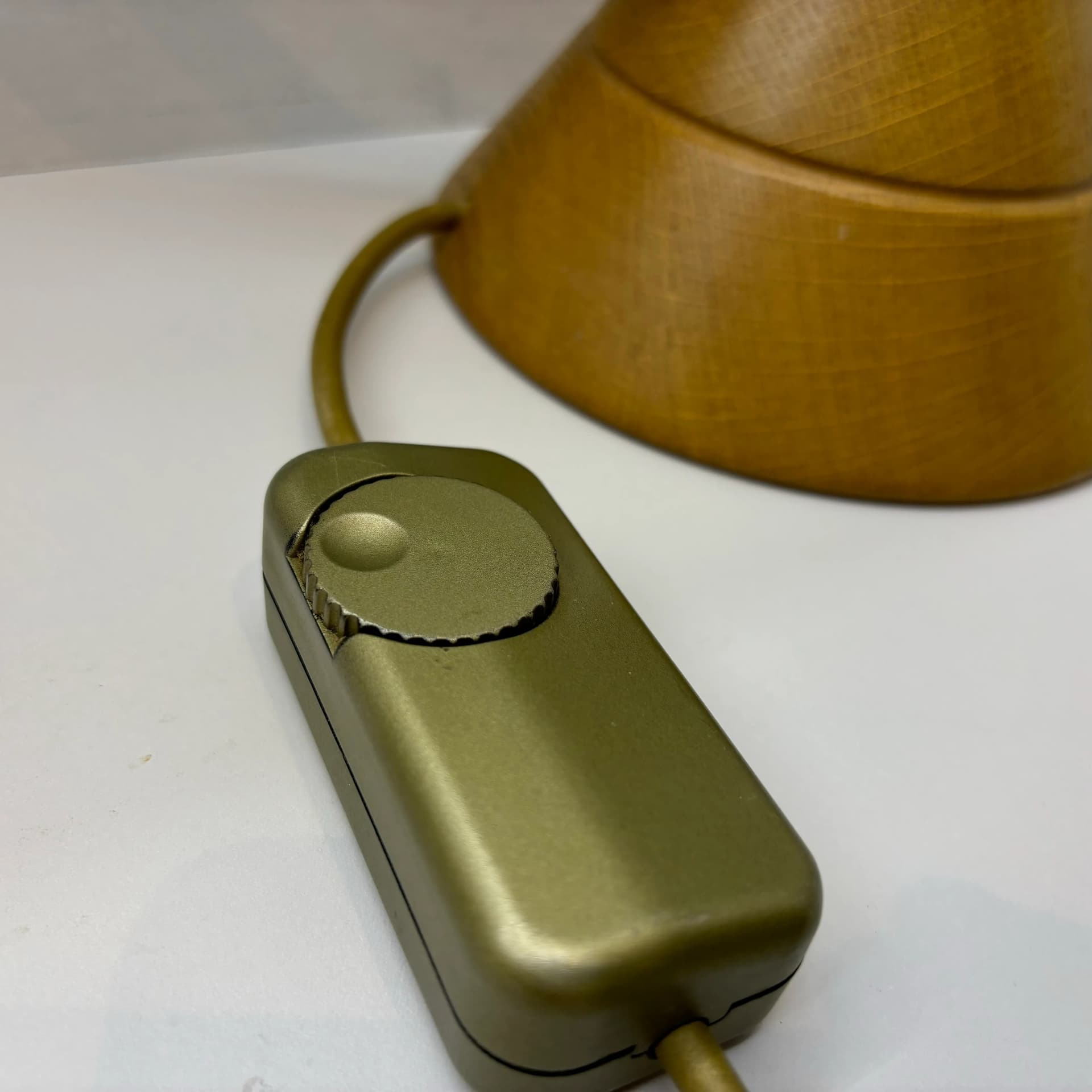 Lampa biurkowa, dąb brązowy jasny, mosiądz, Niemcy, lata 80. - 82208