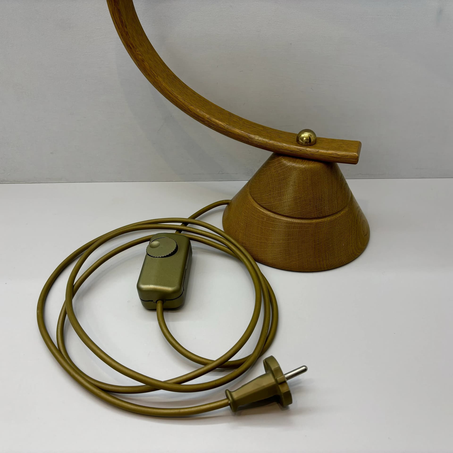 Lampa biurkowa, dąb brązowy jasny, mosiądz, Niemcy, lata 80. - 82209