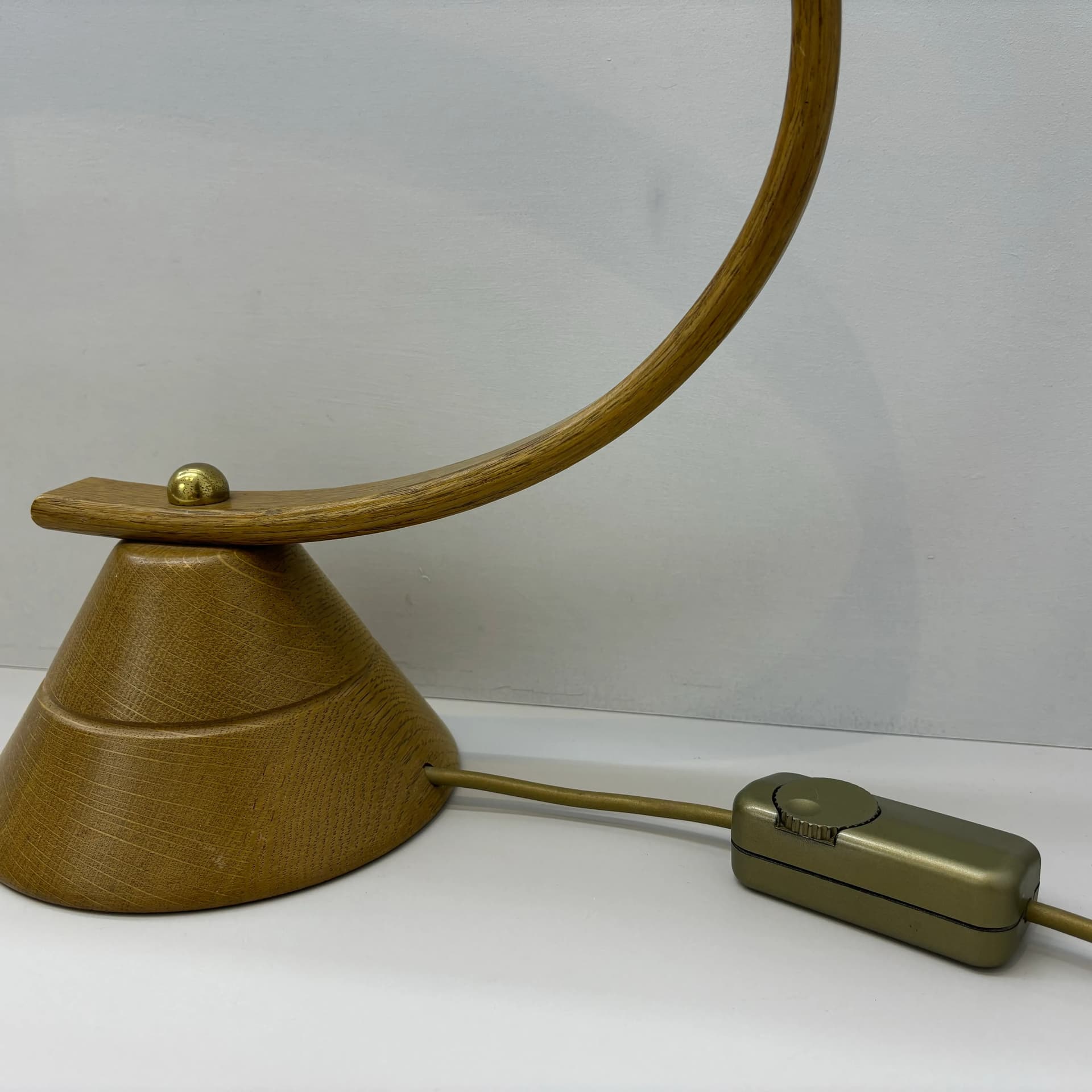 Lampa biurkowa, dąb brązowy jasny, mosiądz, Niemcy, lata 80. - 82207