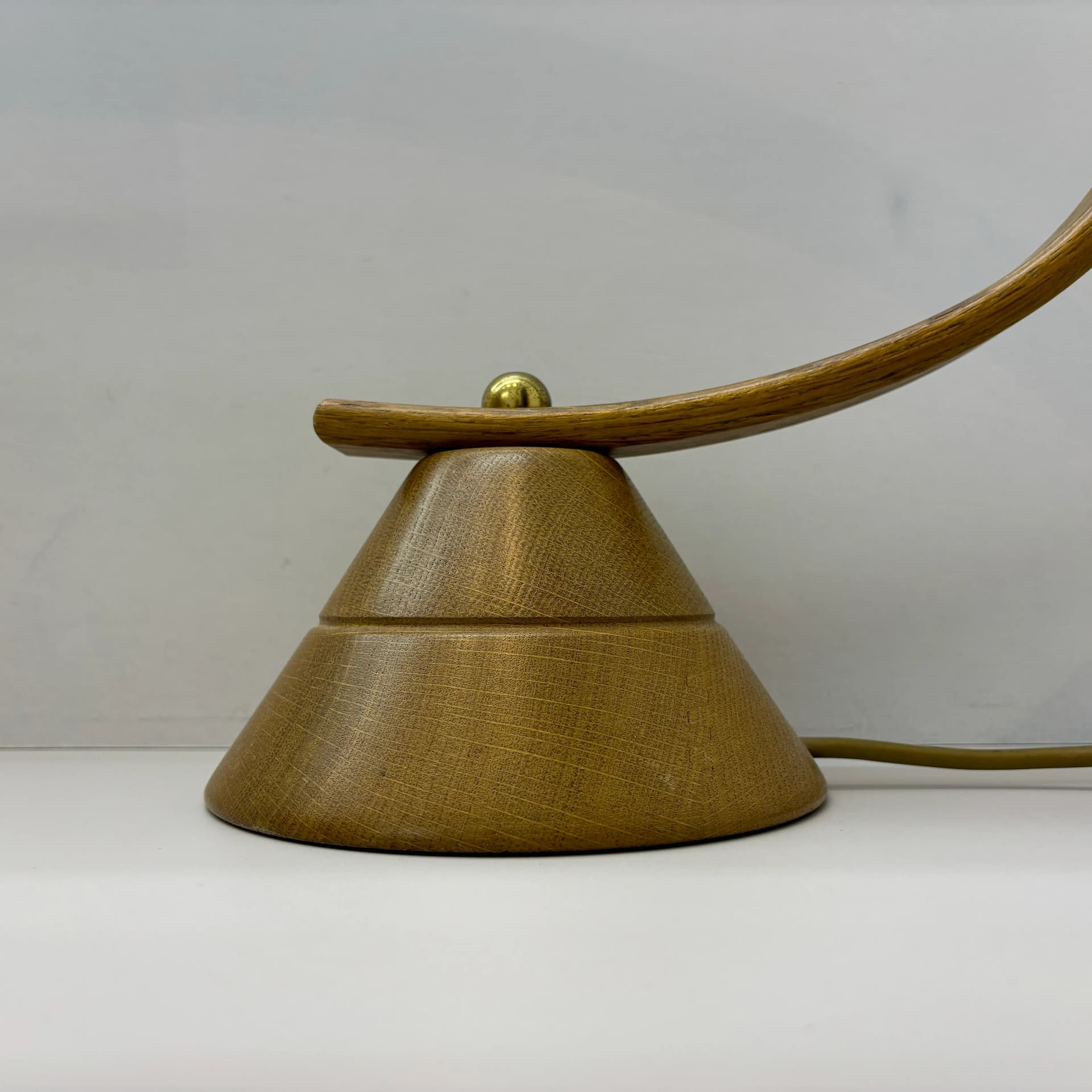 Lampa biurkowa, dąb brązowy jasny, mosiądz, Niemcy, lata 80. - 82206