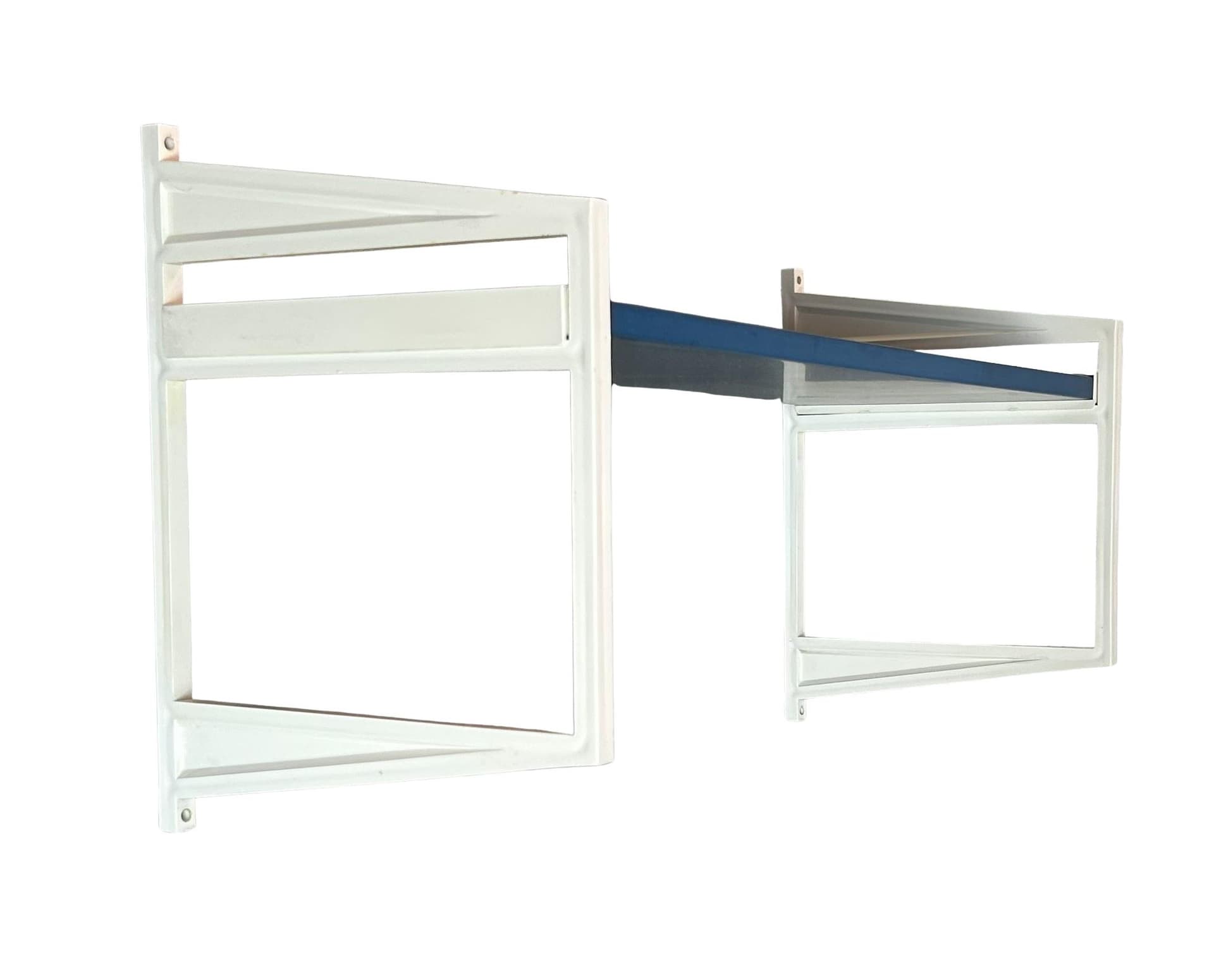 Półka ścienna, niebieski, drewno, wsporniki plastik biały, Schuberth-Werk Braunschweig, Niemcy, lata 70.