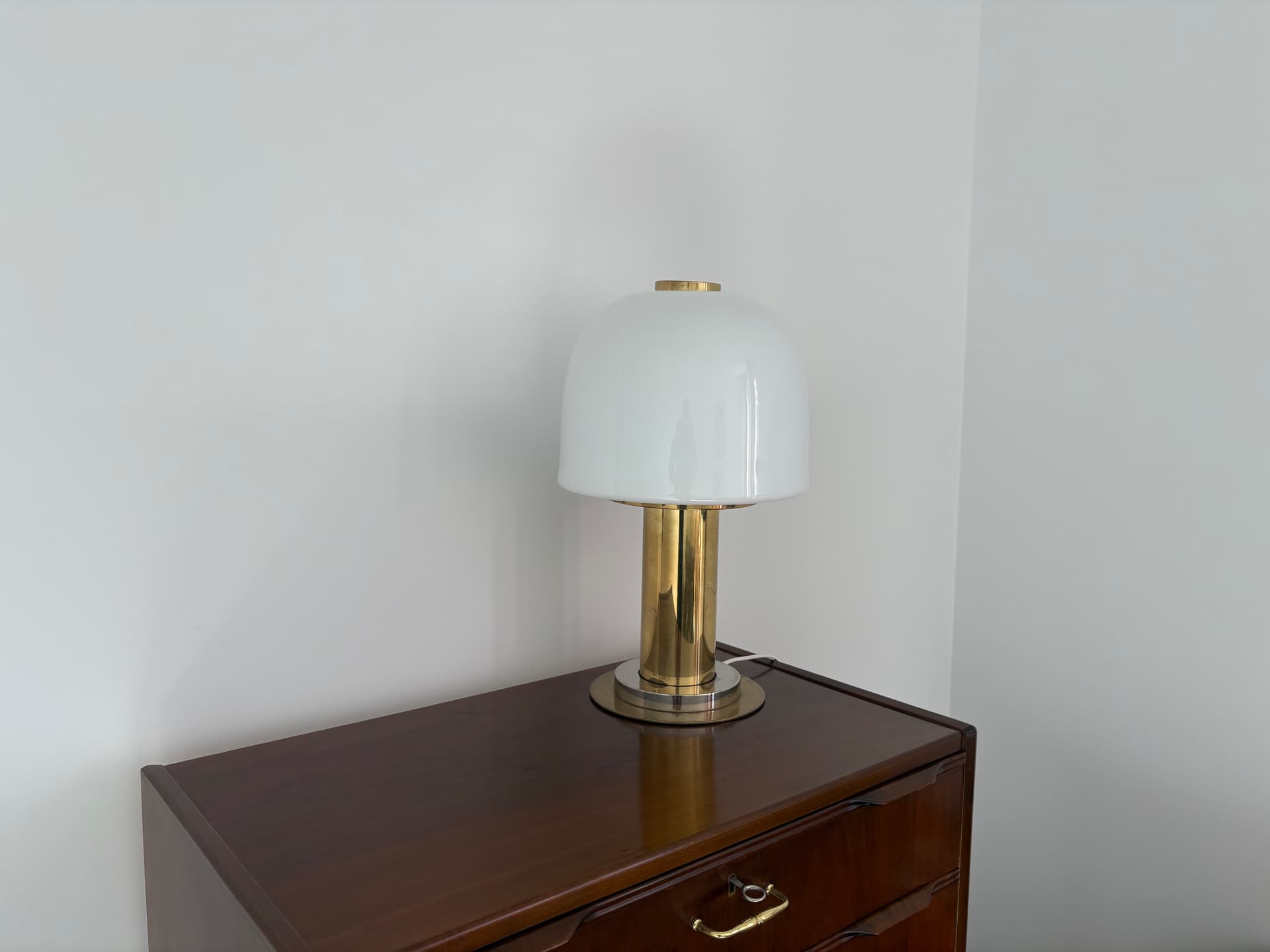 Lampa stołowa, szkło opalowe białe, mosiądz, Limburg, Niemcy, lata 70. - 82368