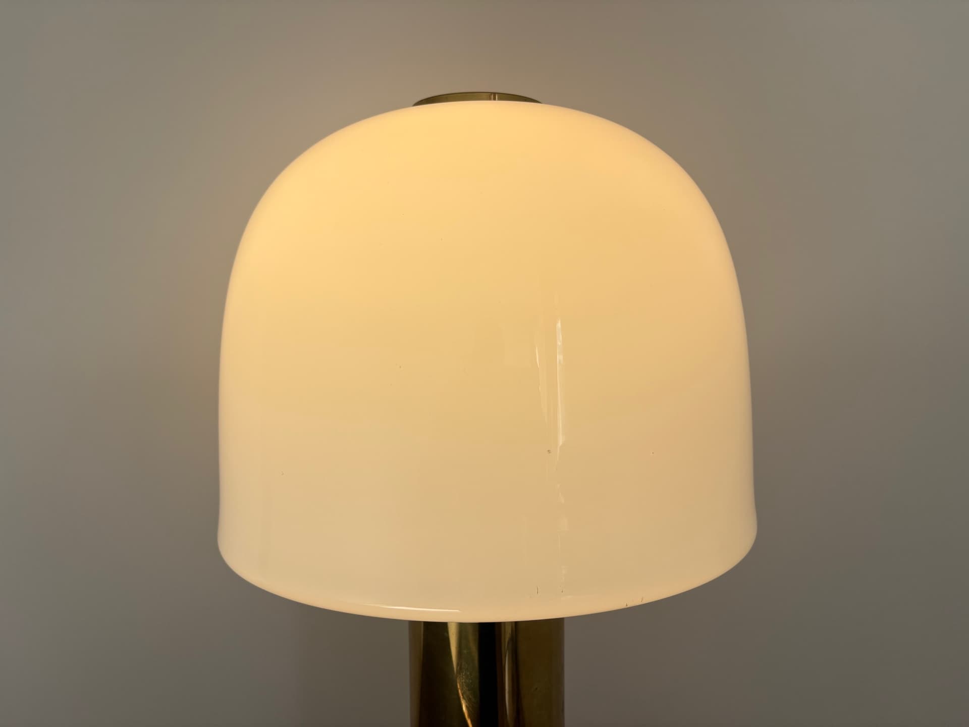 Lampa stołowa, szkło opalowe białe, mosiądz, Limburg, Niemcy, lata 70. - 82363