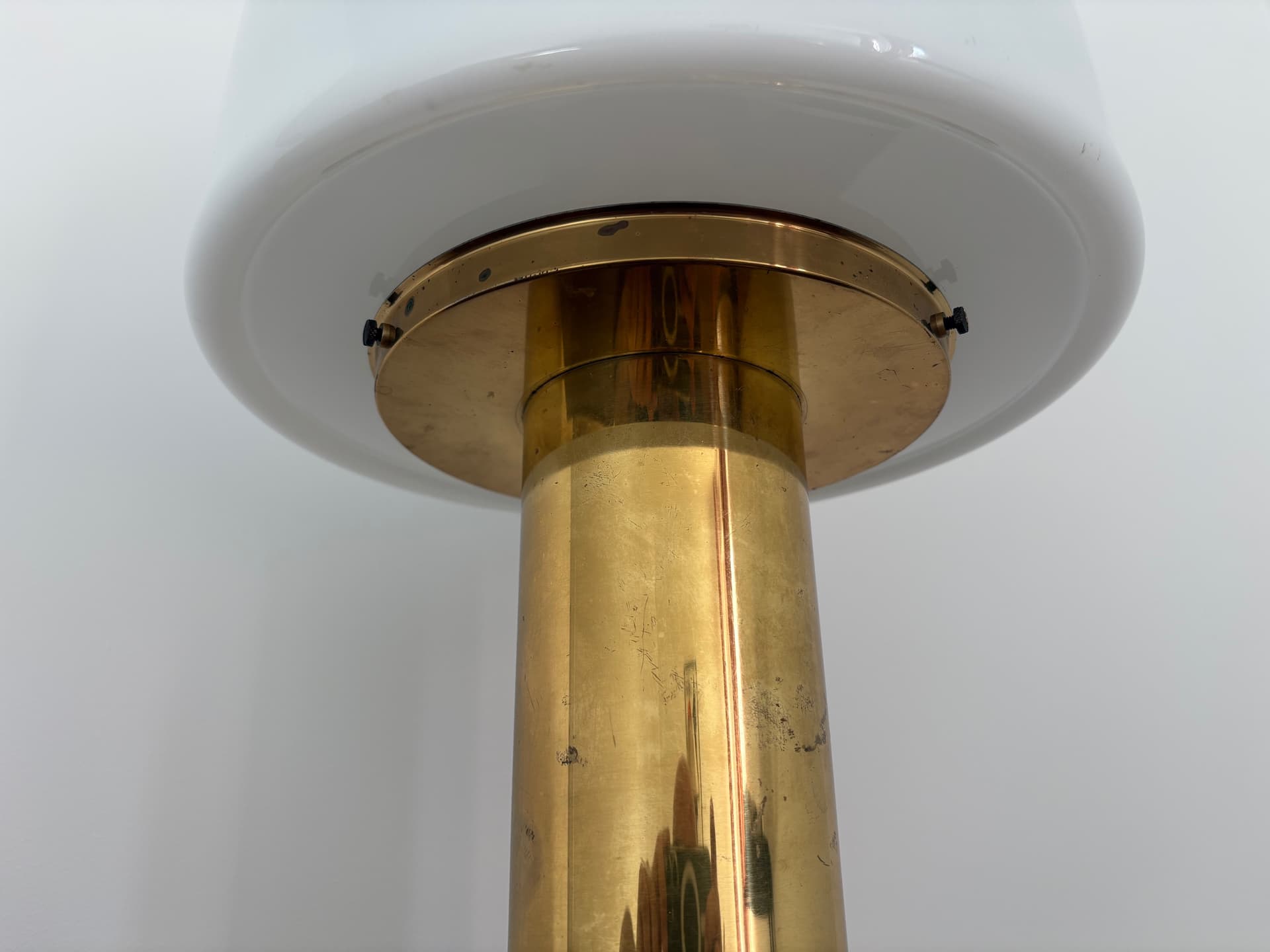 Lampa stołowa, szkło opalowe białe, mosiądz, Limburg, Niemcy, lata 70. - 82365