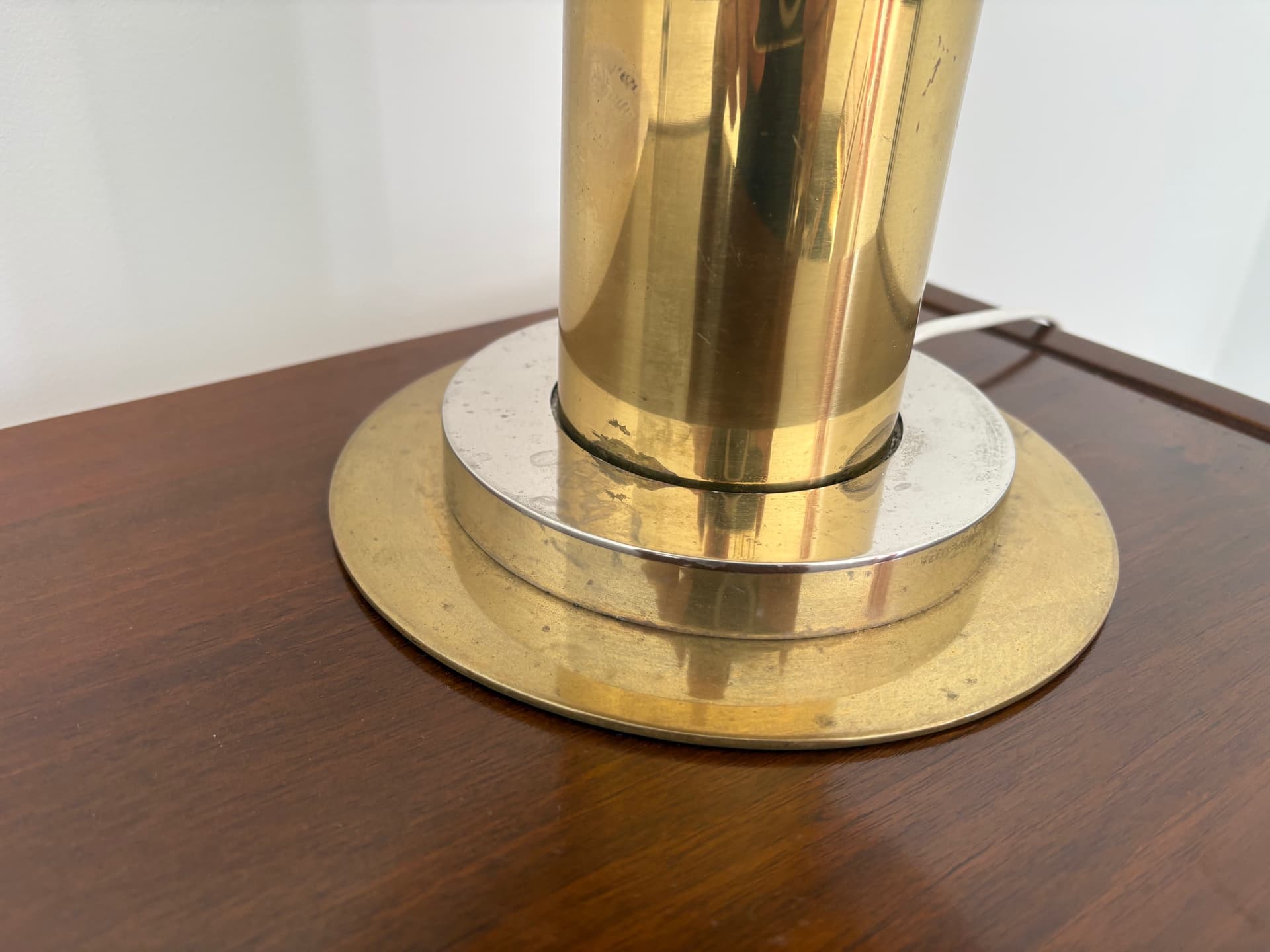 Lampa stołowa, szkło opalowe białe, mosiądz, Limburg, Niemcy, lata 70. - 82367