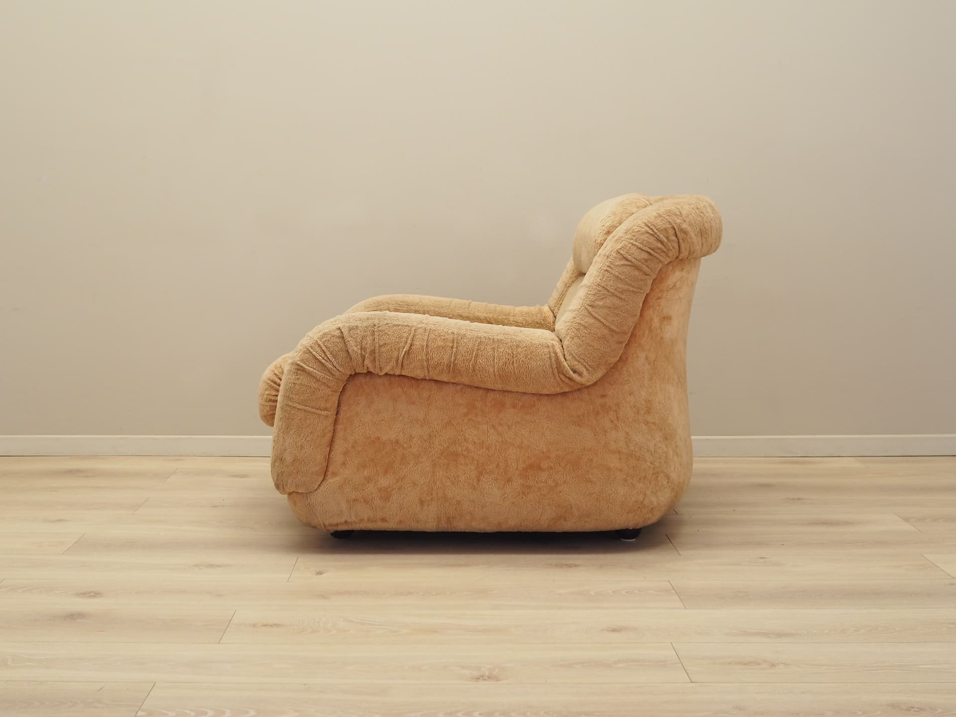 Armchair, beige velvet, Italy, 1960s. - 82401