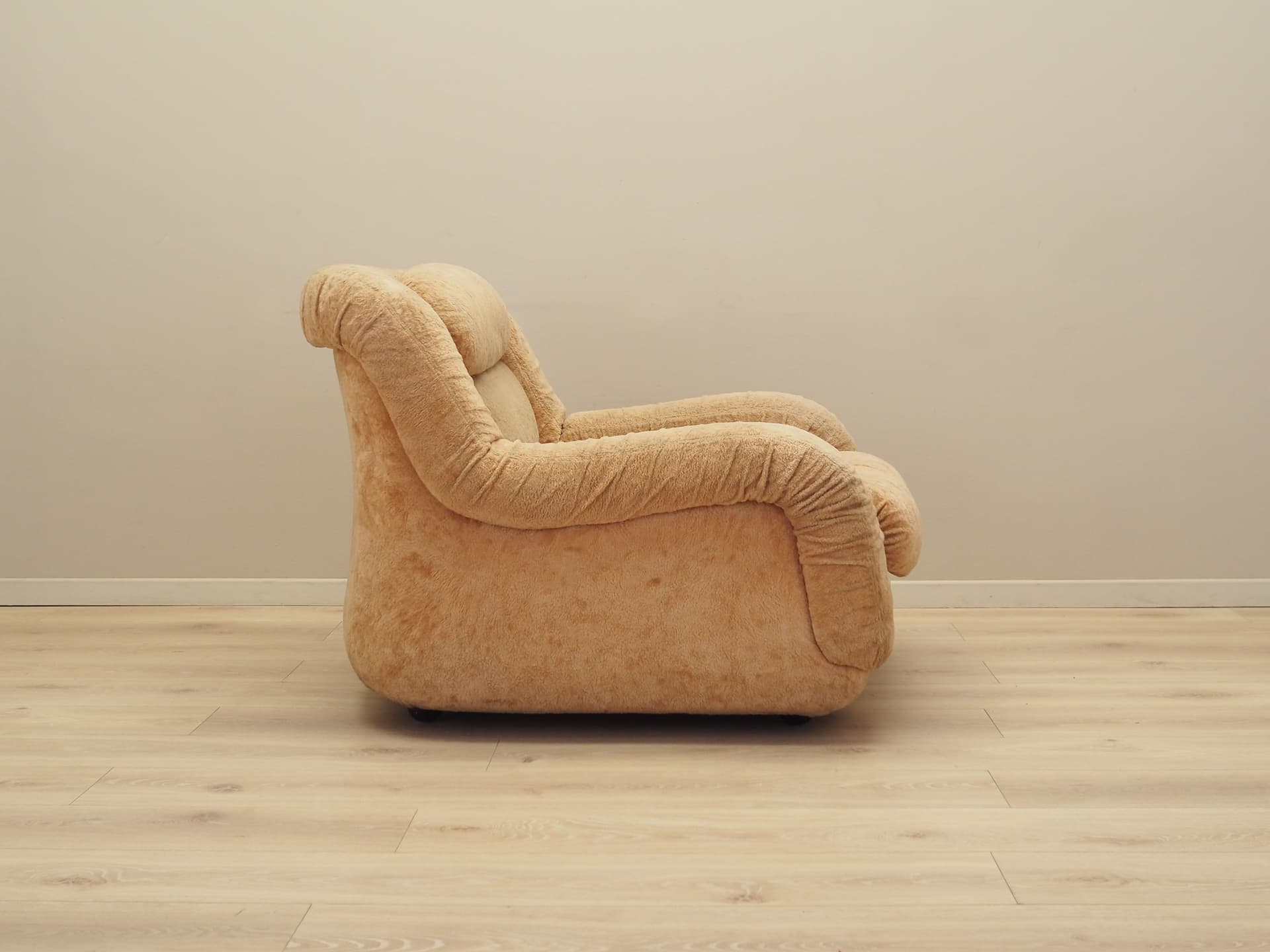 Armchair, beige velvet, Italy, 1960s. - 82405