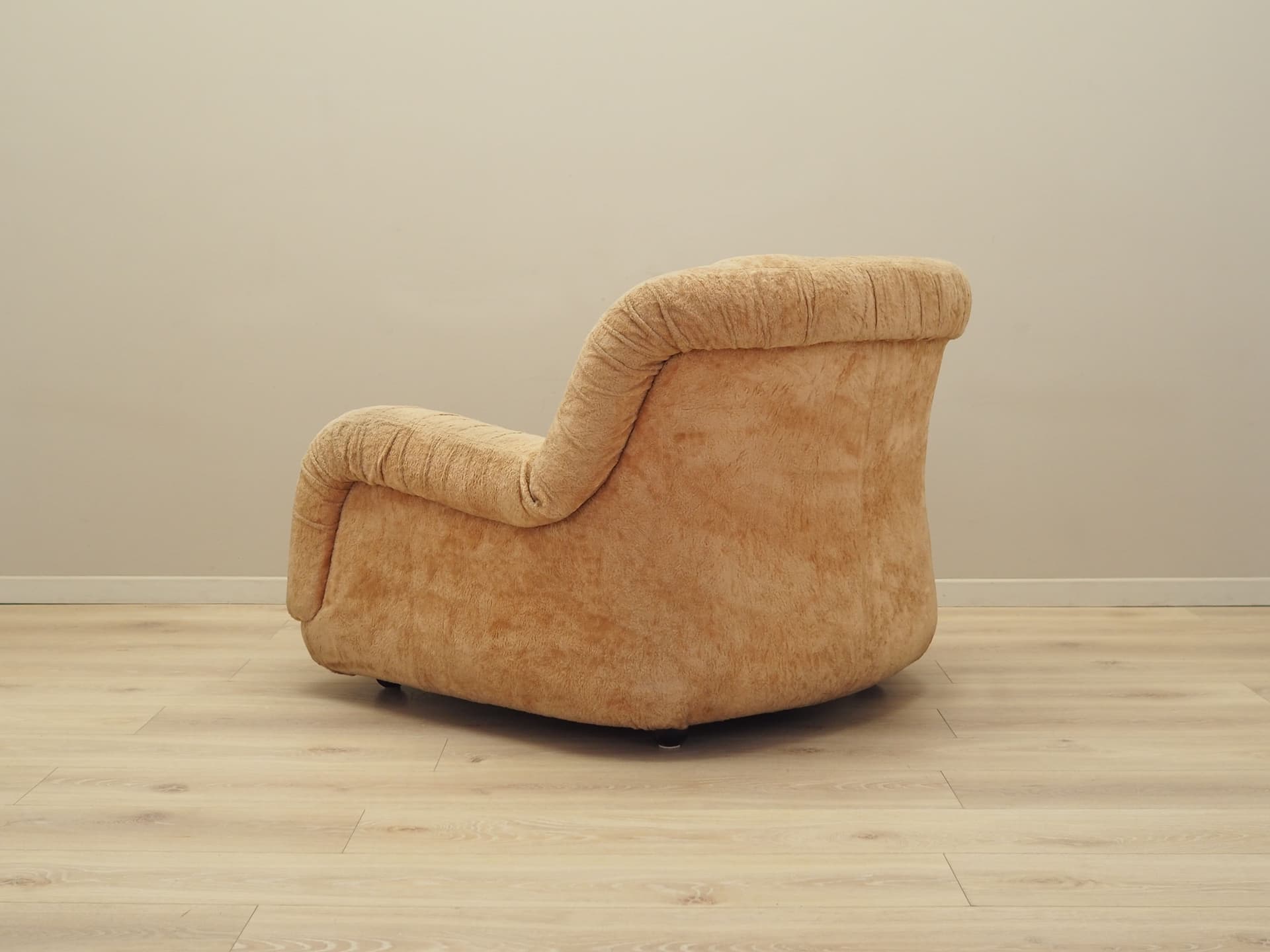 Armchair, beige velvet, Italy, 1960s. - 82402