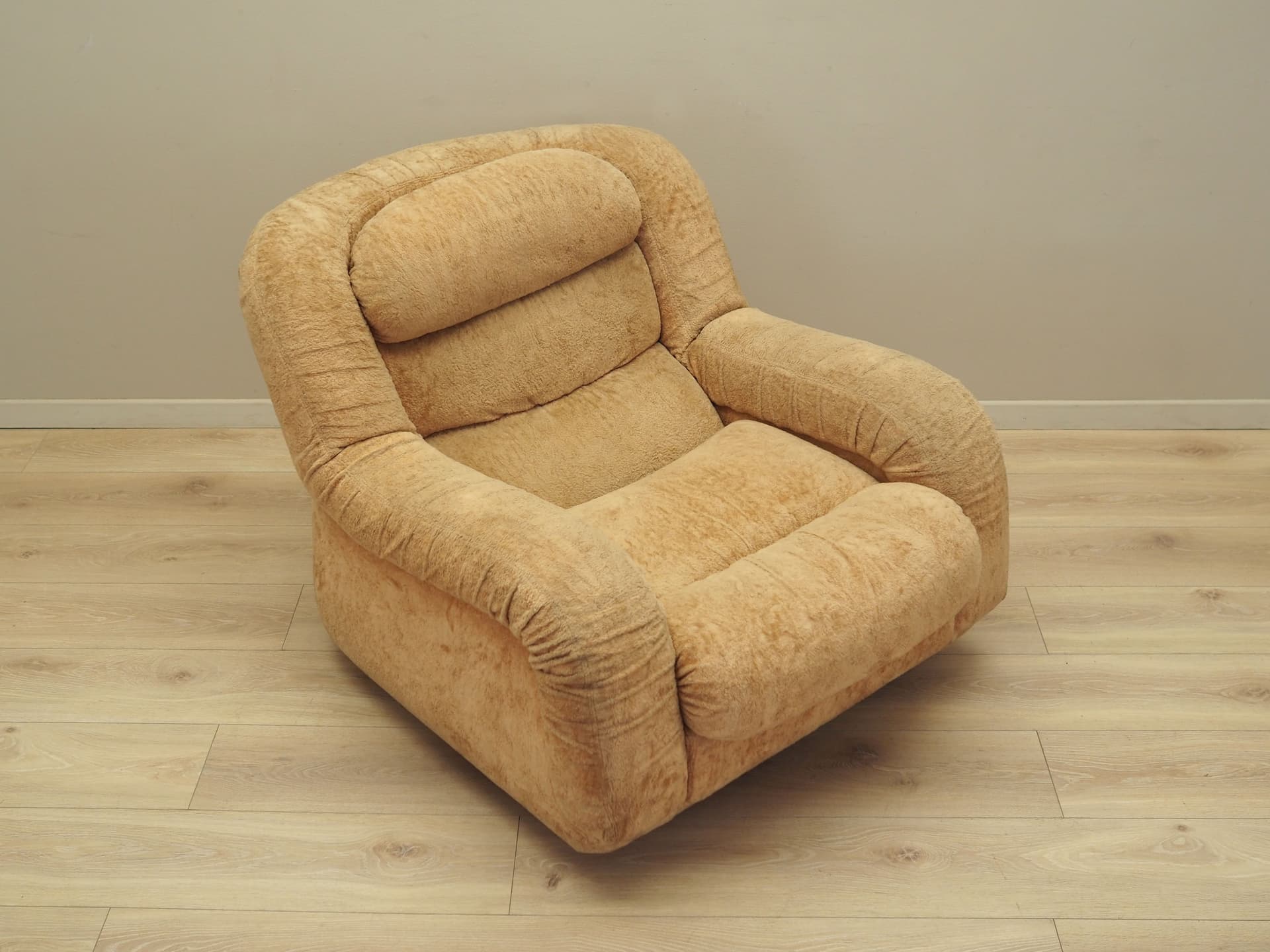 Armchair, beige velvet, Italy, 1960s. - 82407