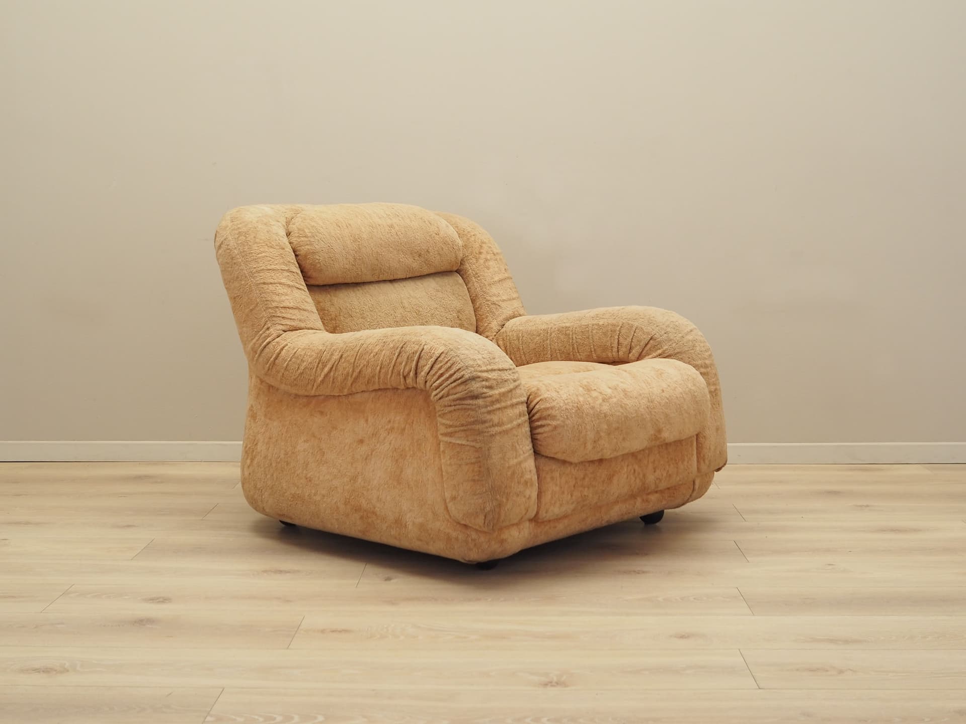 Armchair, beige velvet, Italy, 1960s. - 82406