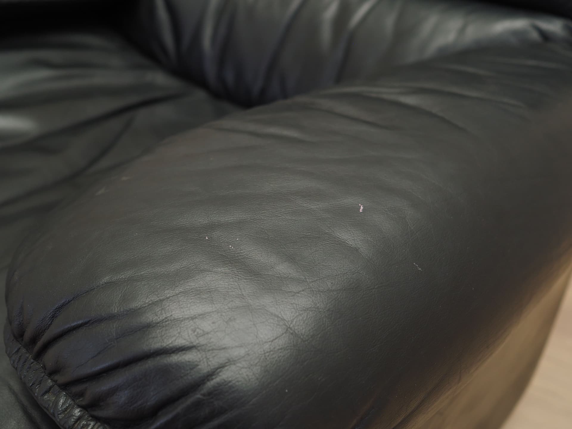 Lounge chair, black leather, Italy, 1970s. - 82433