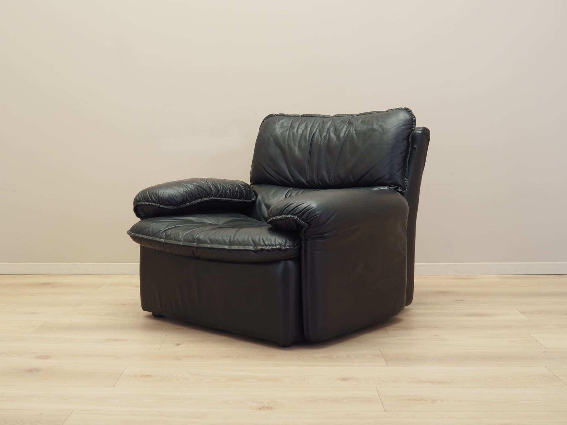 Lounge chair, black leather, Italy, 1970s. - 82426