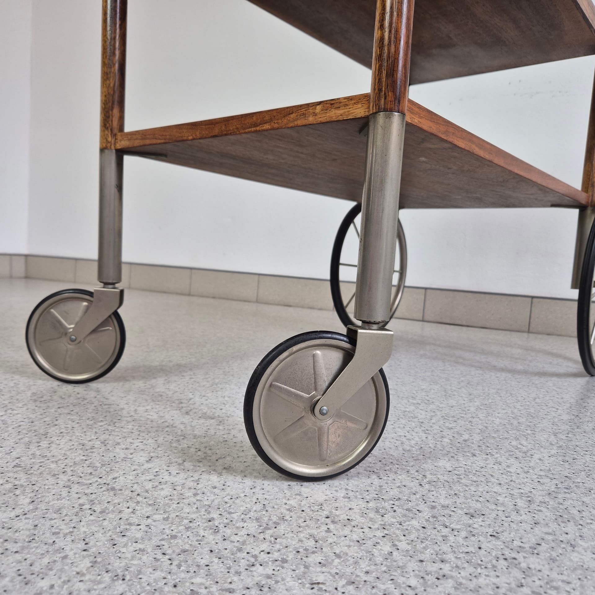 Palisandrowy wózek barowy, proj. W. Wirza dla Wilhelma Renza, Niemcy, lata 60 - 82548