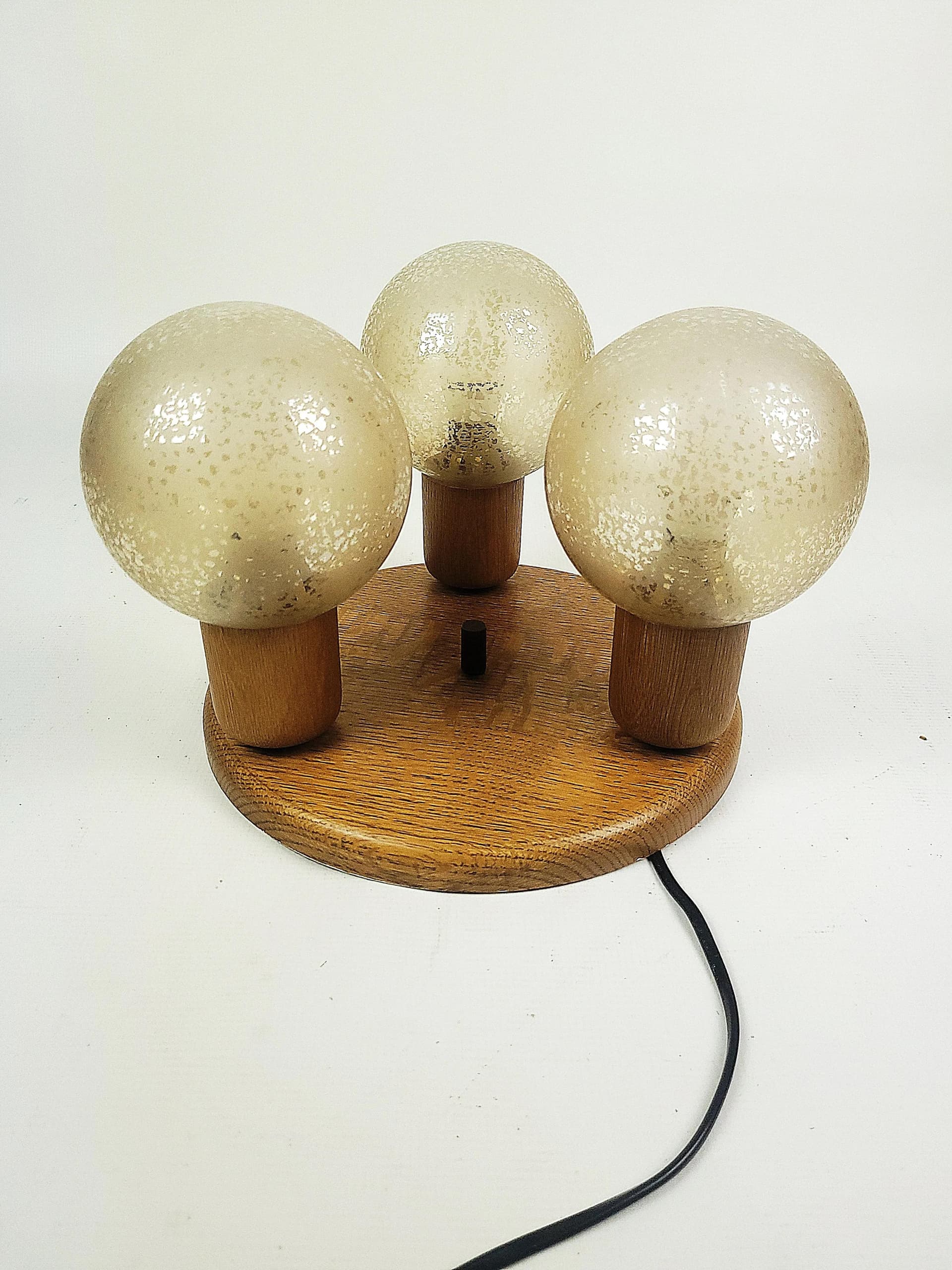 Orzechowa lampa sufitowa z kulistymi kloszami, Polska, lata 70. - 83030