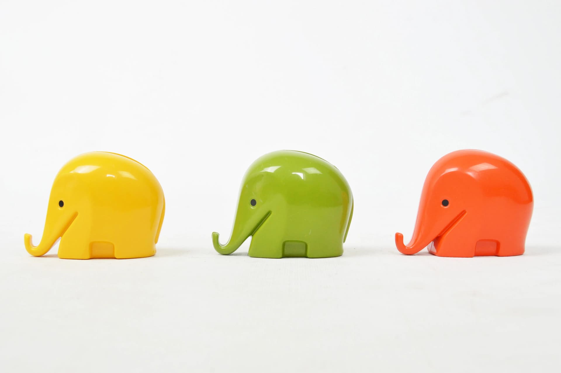 Wielokolorowy komplet skarbonek słoni, proj. B. Diefenbach dla Dresdner Bank, Niemcy, lata 60. - 82997