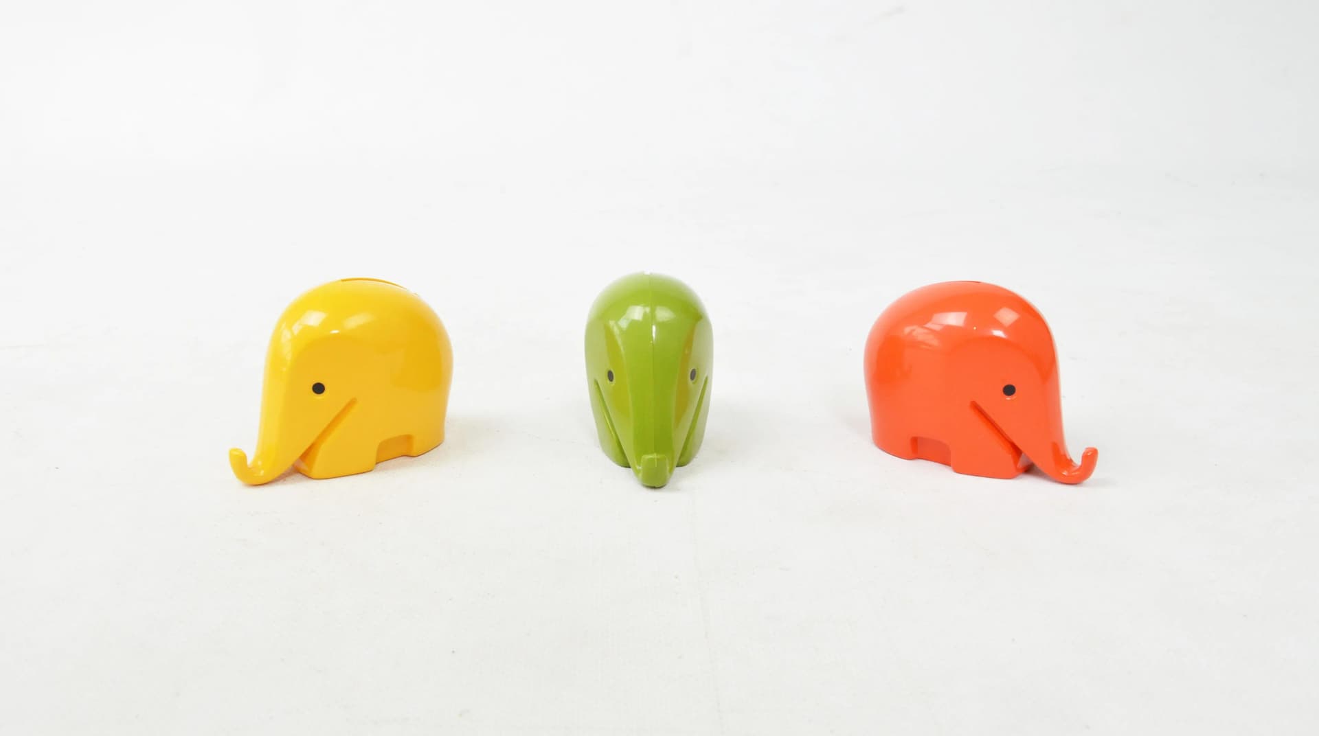 Wielokolorowy komplet skarbonek słoni, proj. B. Diefenbach dla Dresdner Bank, Niemcy, lata 60. - 83000