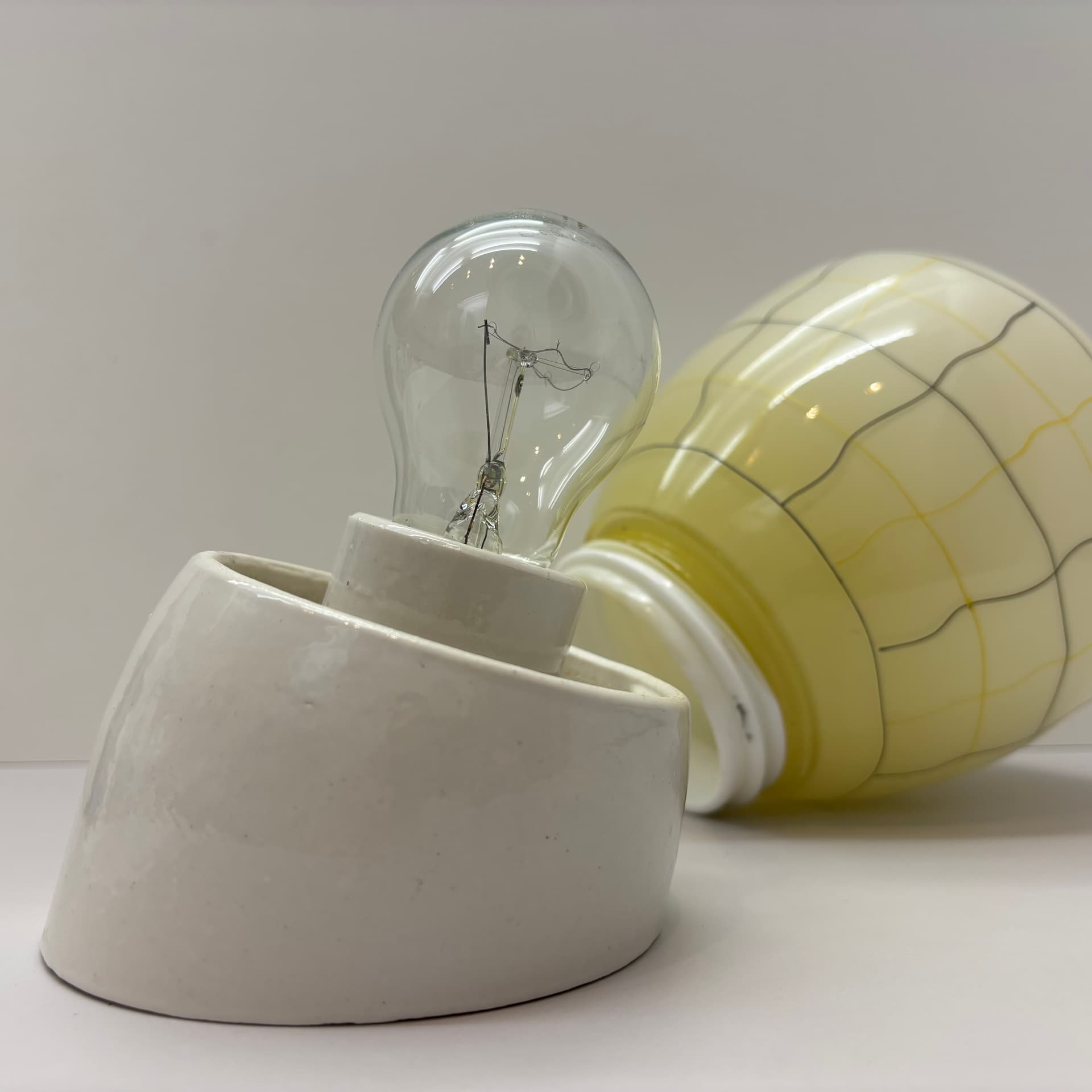 Kinkiet, ivory white, szkło, ceramika, Dania, lata 70. - 83136