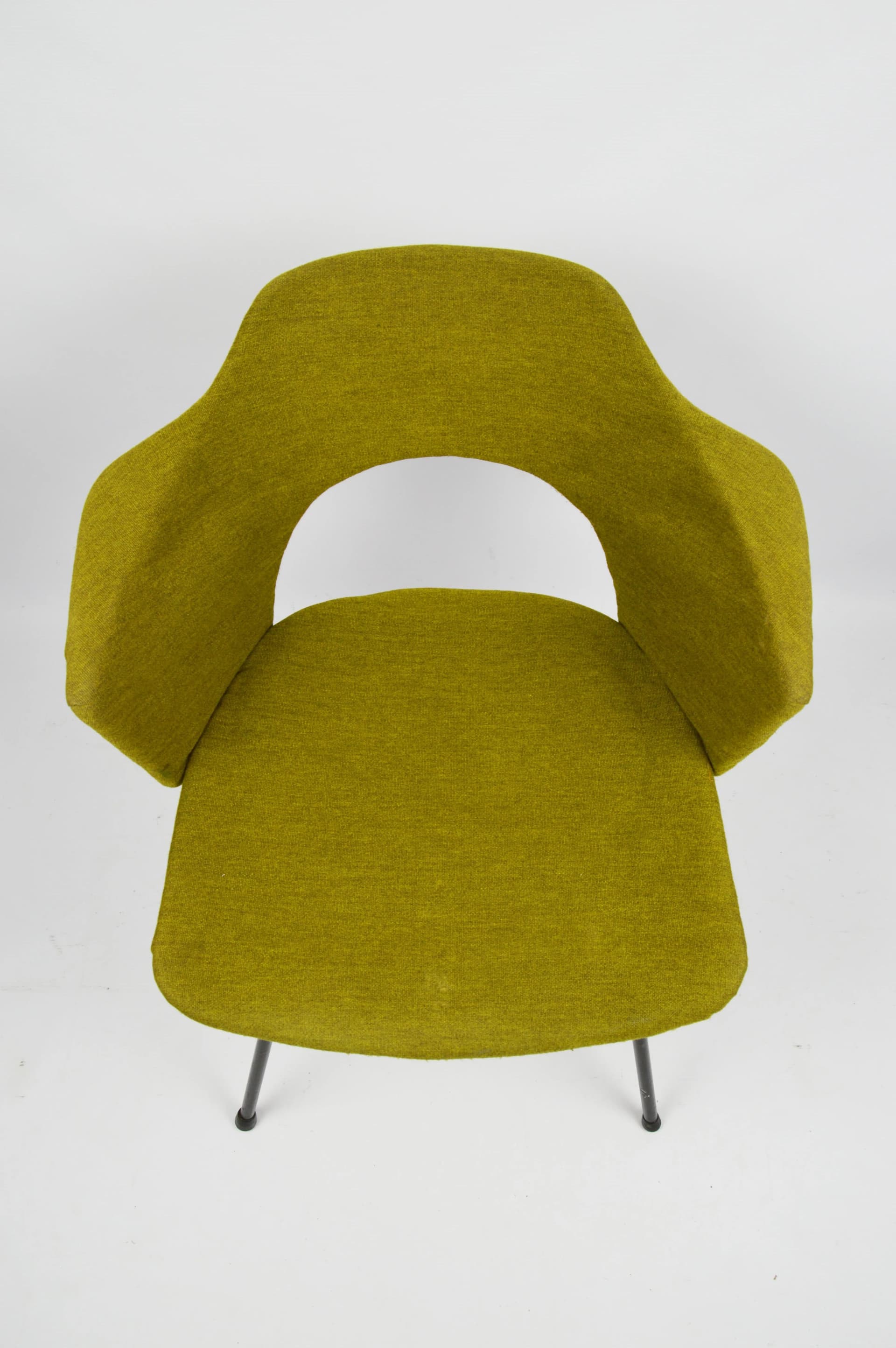 Krzesło z podłokietnikami Space Age, tkanina oliwkowa, metal czarny, Polska, lata 70. - 87118