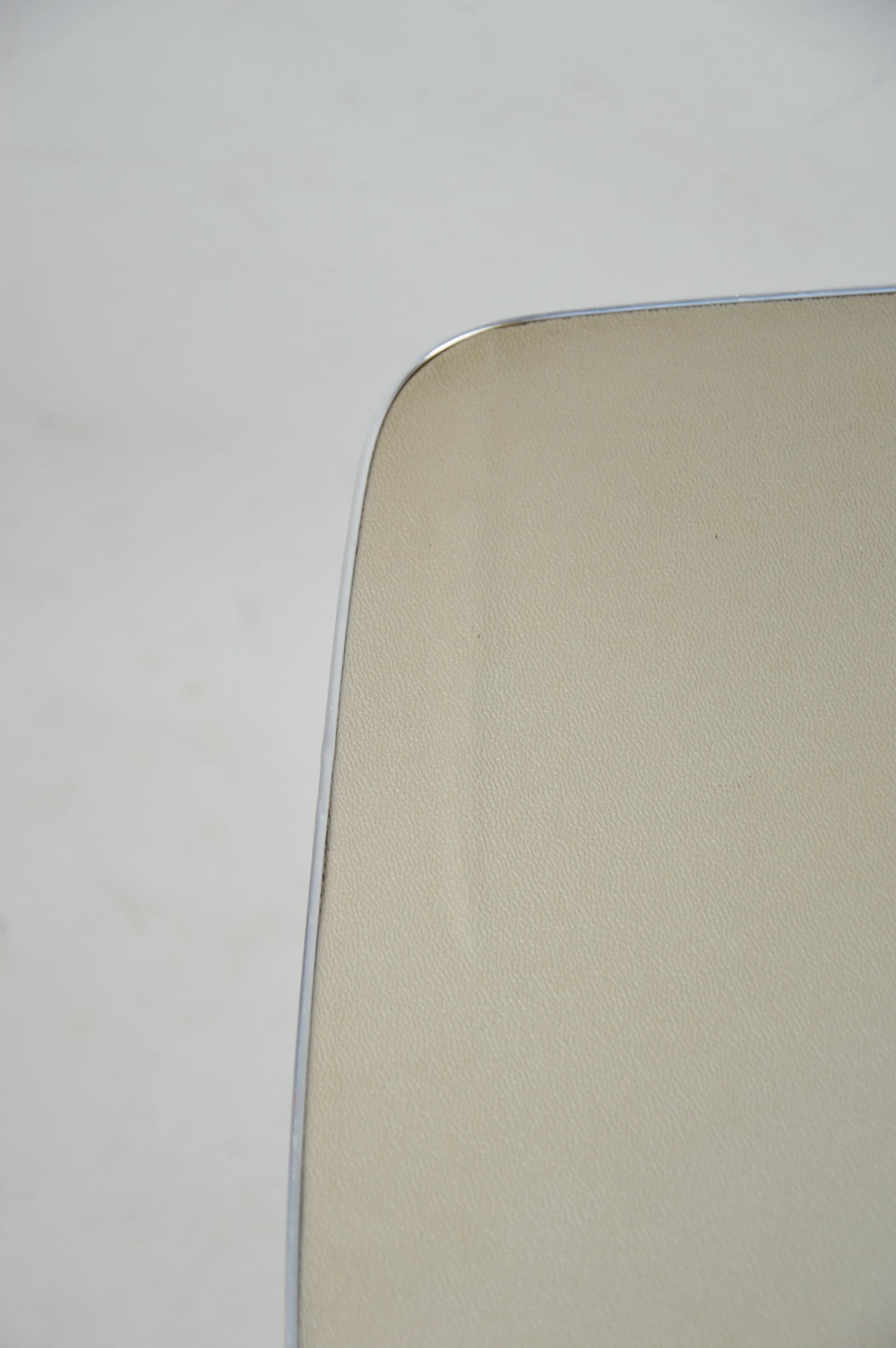 Stolik pomocniczy, ivory white, drewno, Polska, lata 70. - 86980