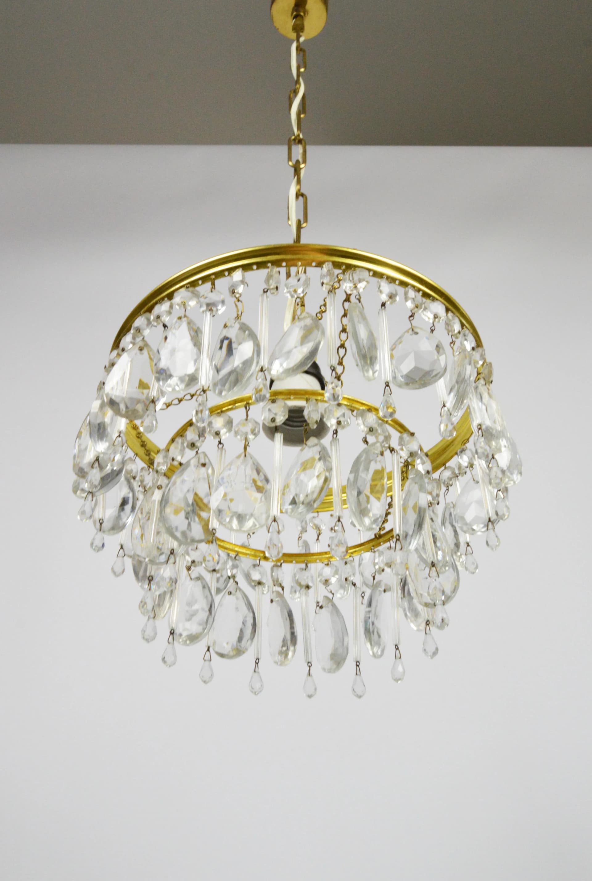 Żyrandol, złoty, metal, szkło, Polska, lata 70. - 86948