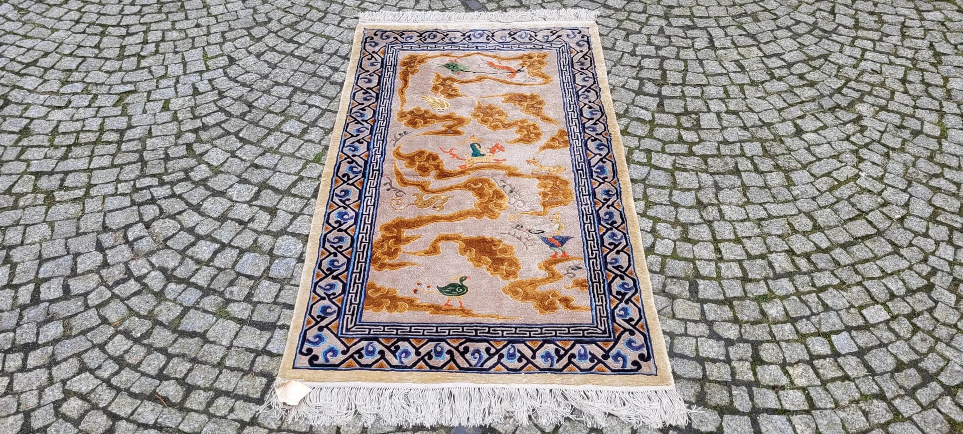 Dywan orientalny, jedwab beżowy, Chiny, początek XX w., 125x235cm - 89151