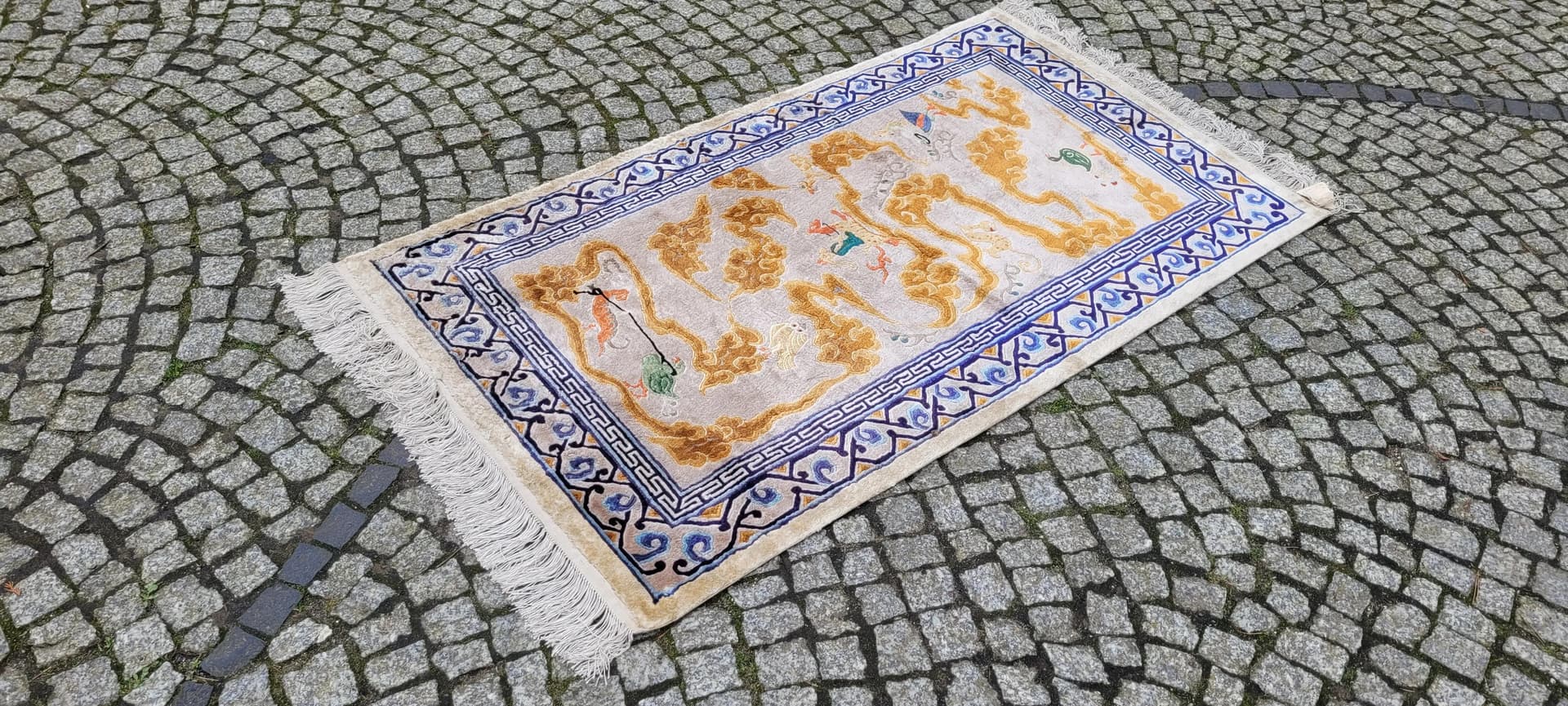 Dywan orientalny, jedwab beżowy, Chiny, początek XX w., 125x235cm - 89154