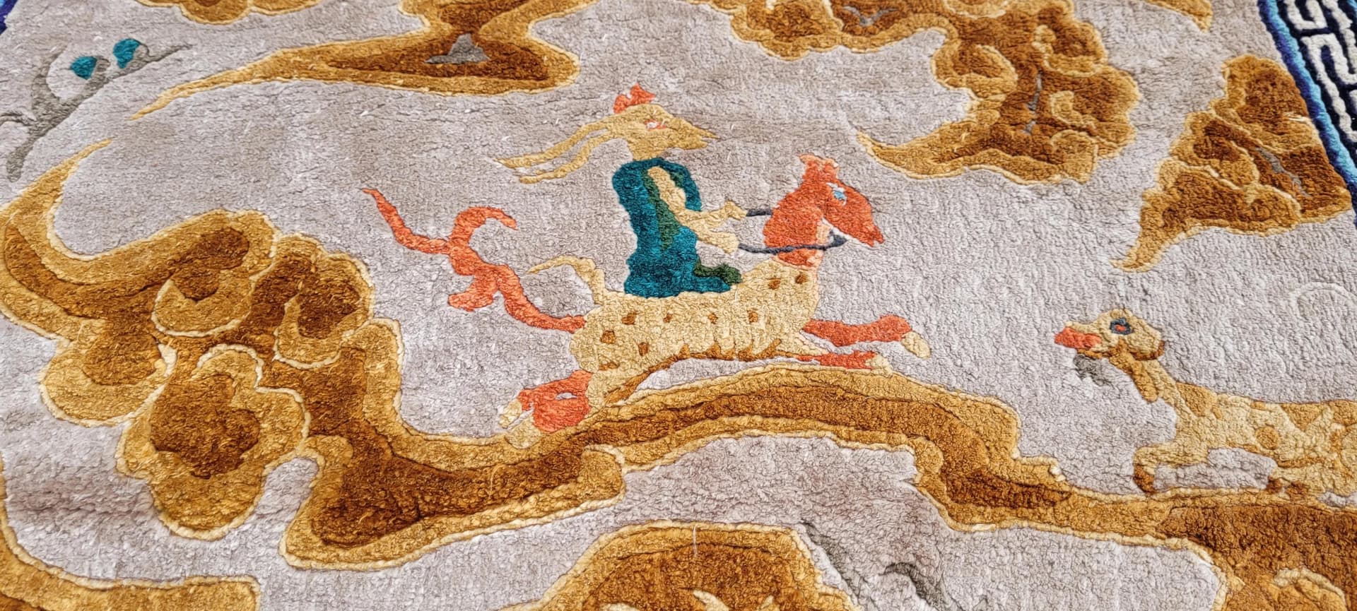 Dywan orientalny, jedwab beżowy, Chiny, początek XX w., 125x235cm - 89158