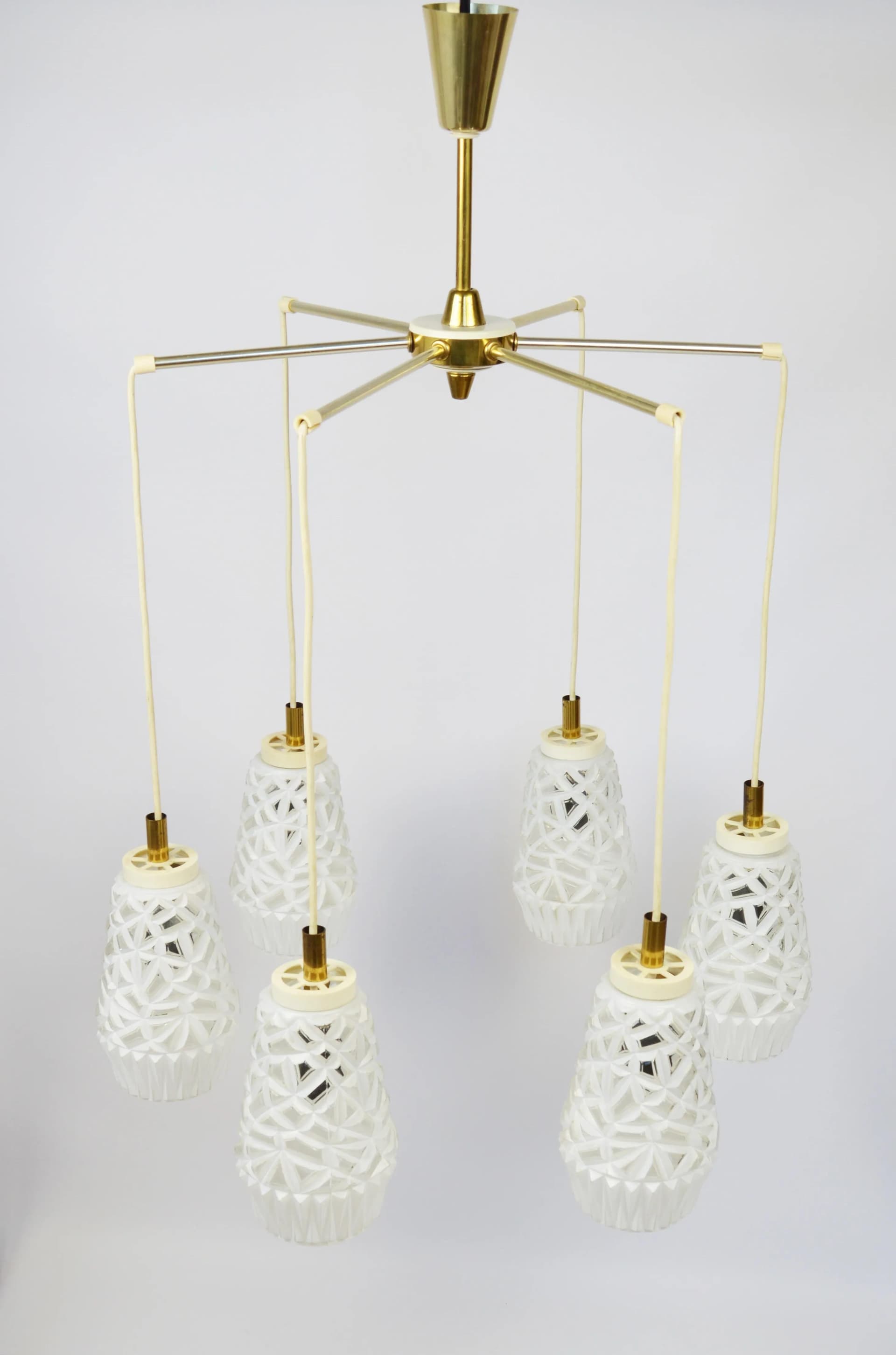 Lampa kaskadowa, szkło białe, metal, Polska, lata 70. - 86904