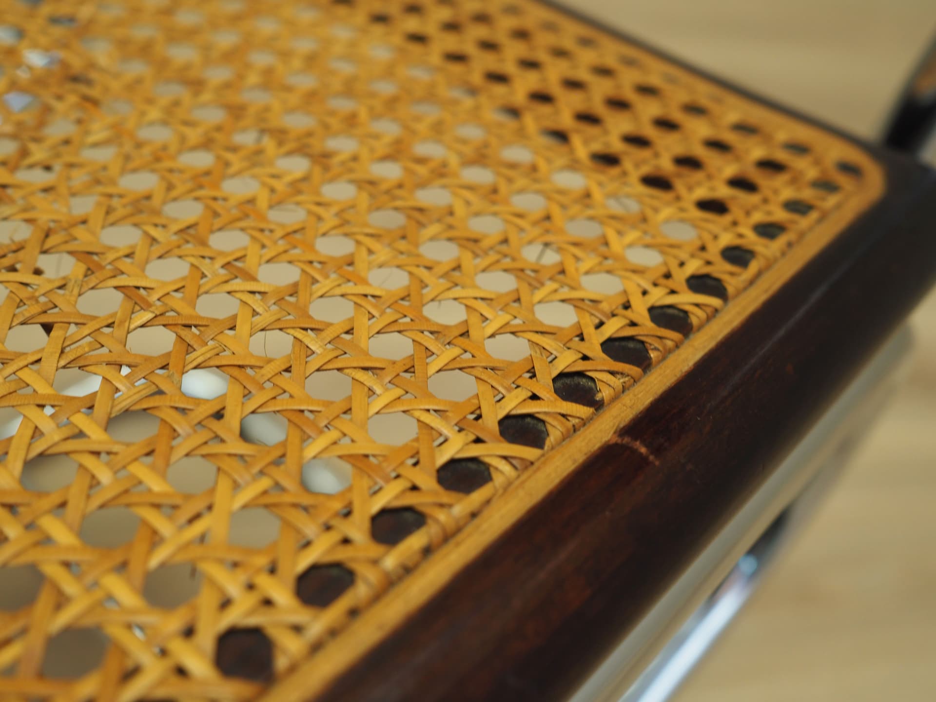 Para krzeseł Bauhaus, rattan brązowy, buk ciemny brąz, stal chromowana, Włochy, lata 60. - 83321