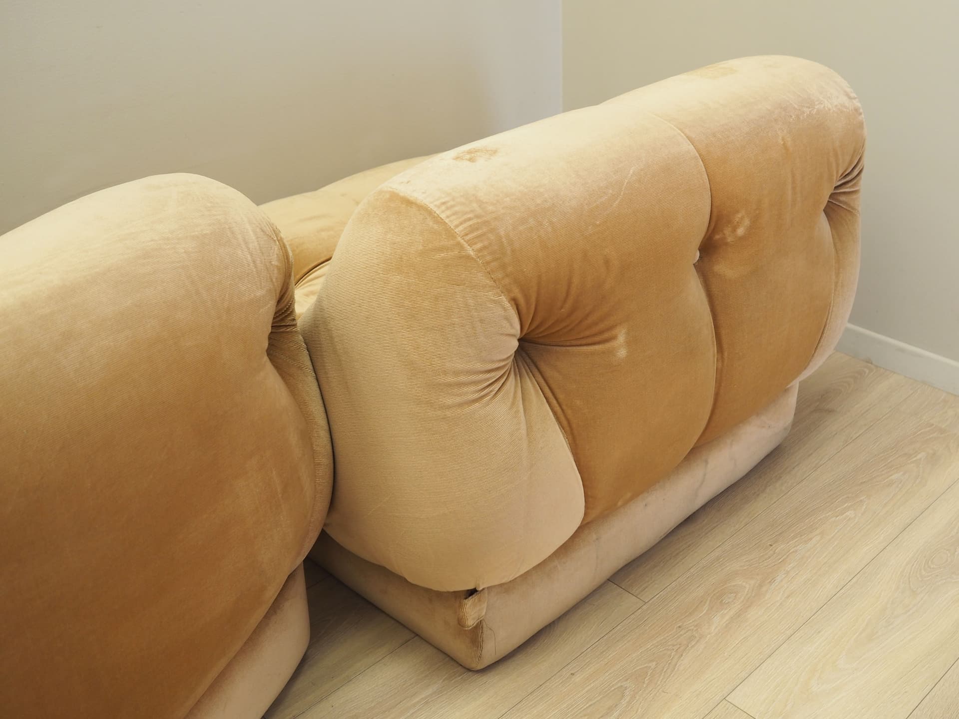 Sofa modułowa, velvet złoty, proj. R. Maturi, Mimo Padova, Włochy, lata 70. - 83354