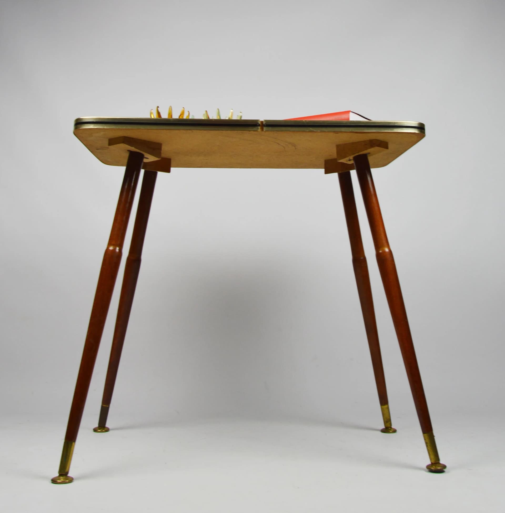 Stolik pomocniczy, drewno brązowy, metal złoty, Polska, lata 70. - 86741