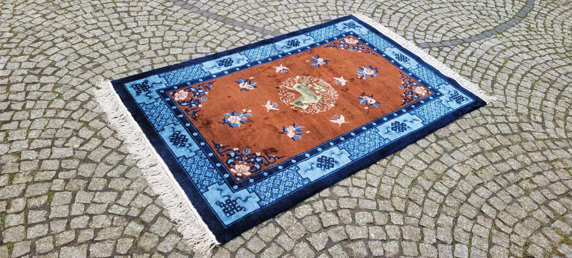 Oriental rug, brown silk, China, 1980s, 125x200 cm - 88978