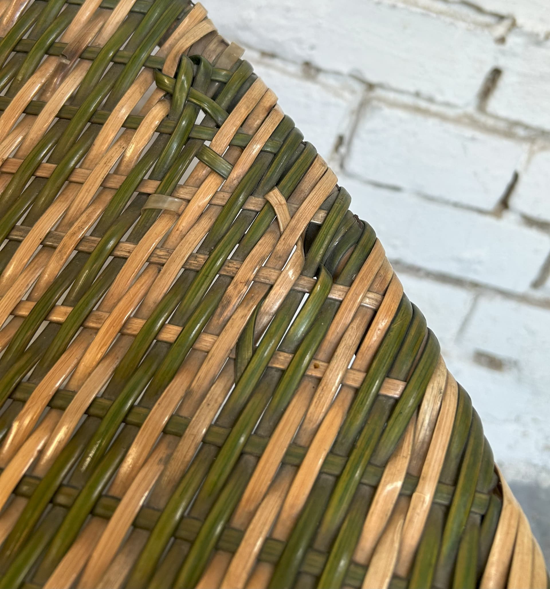 Fotel, oliwkowy beżowy, rattan winyl metal czarny, lata 50. - 6783