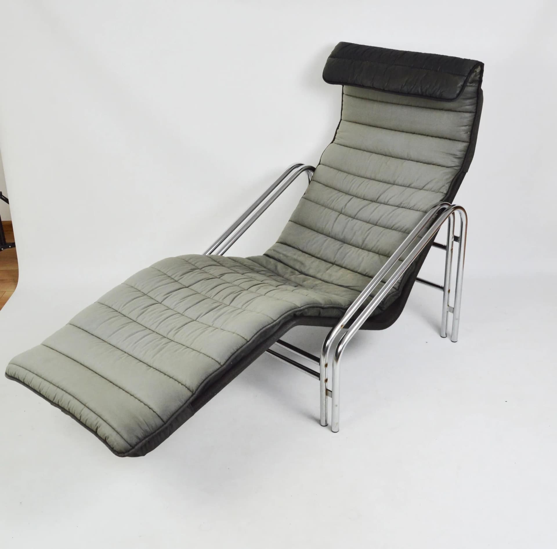 Chaise longue, grey black, fabric chrome, Poland, 1980s. - 86589